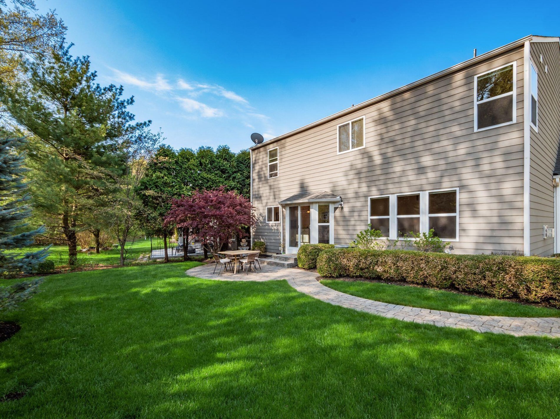 610 Stratshire Ln, Columbus OH  43230-1959 exterior