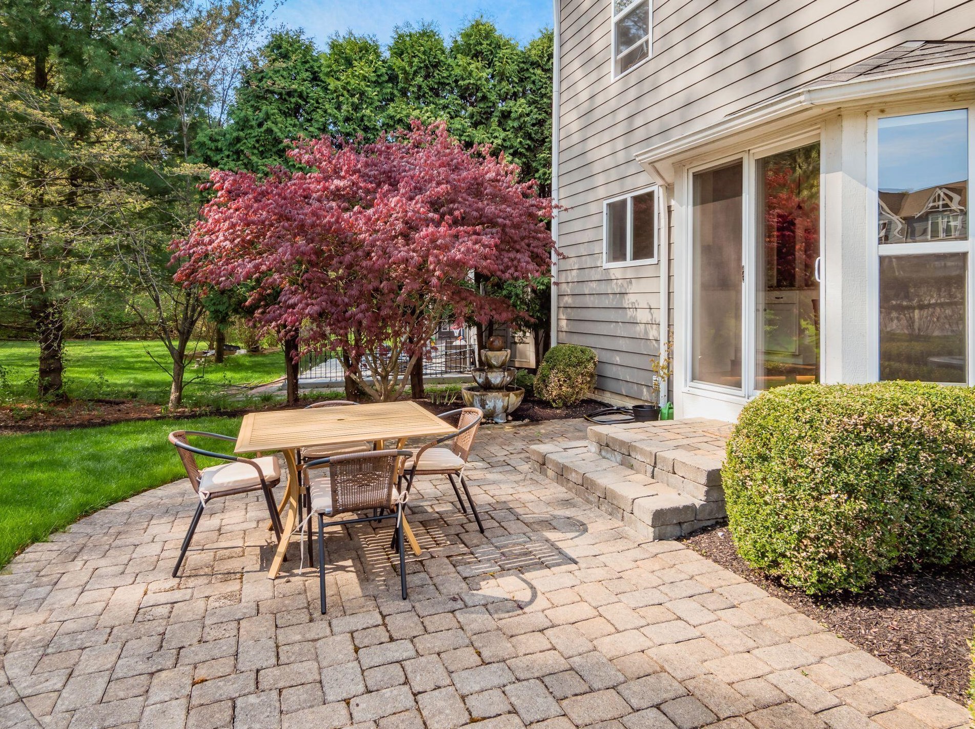 610 Stratshire Ln, Columbus OH  43230-1959 exterior