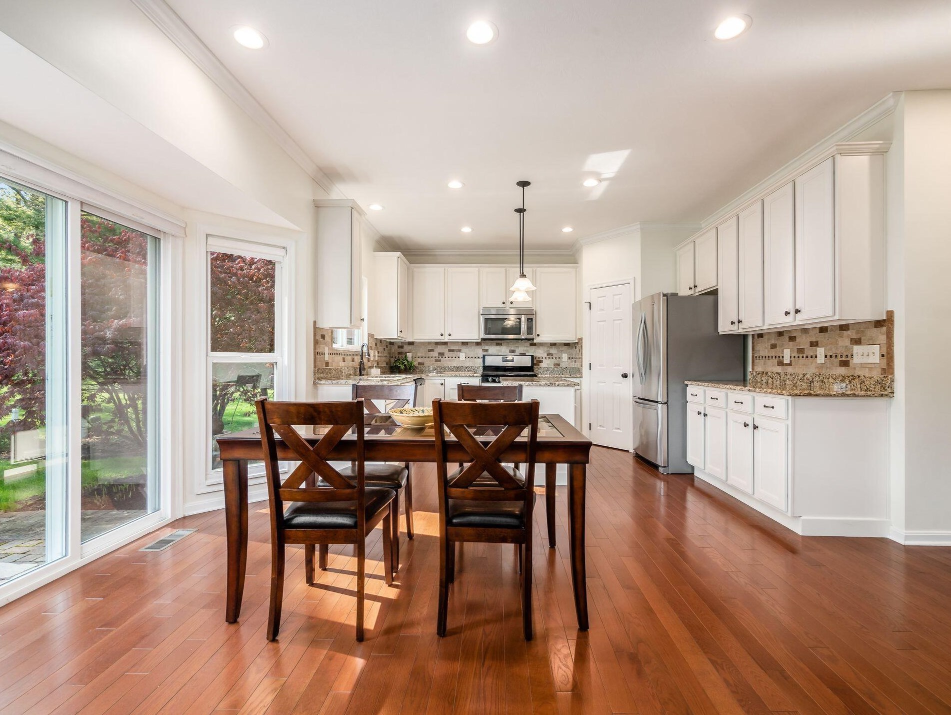 610 Stratshire Ln, Columbus OH  43230-1959 exterior