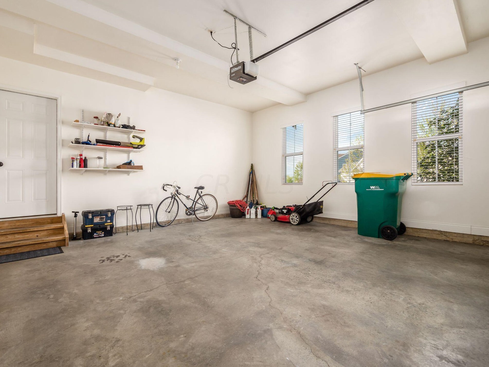 610 Stratshire Ln, Columbus OH  43230-1959 exterior