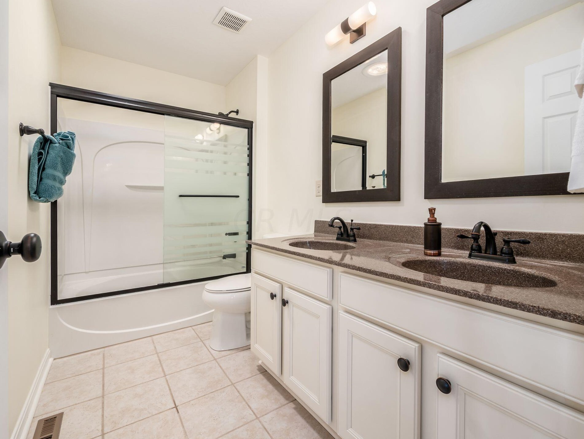 610 Stratshire Ln, Columbus OH  43230-1959 exterior