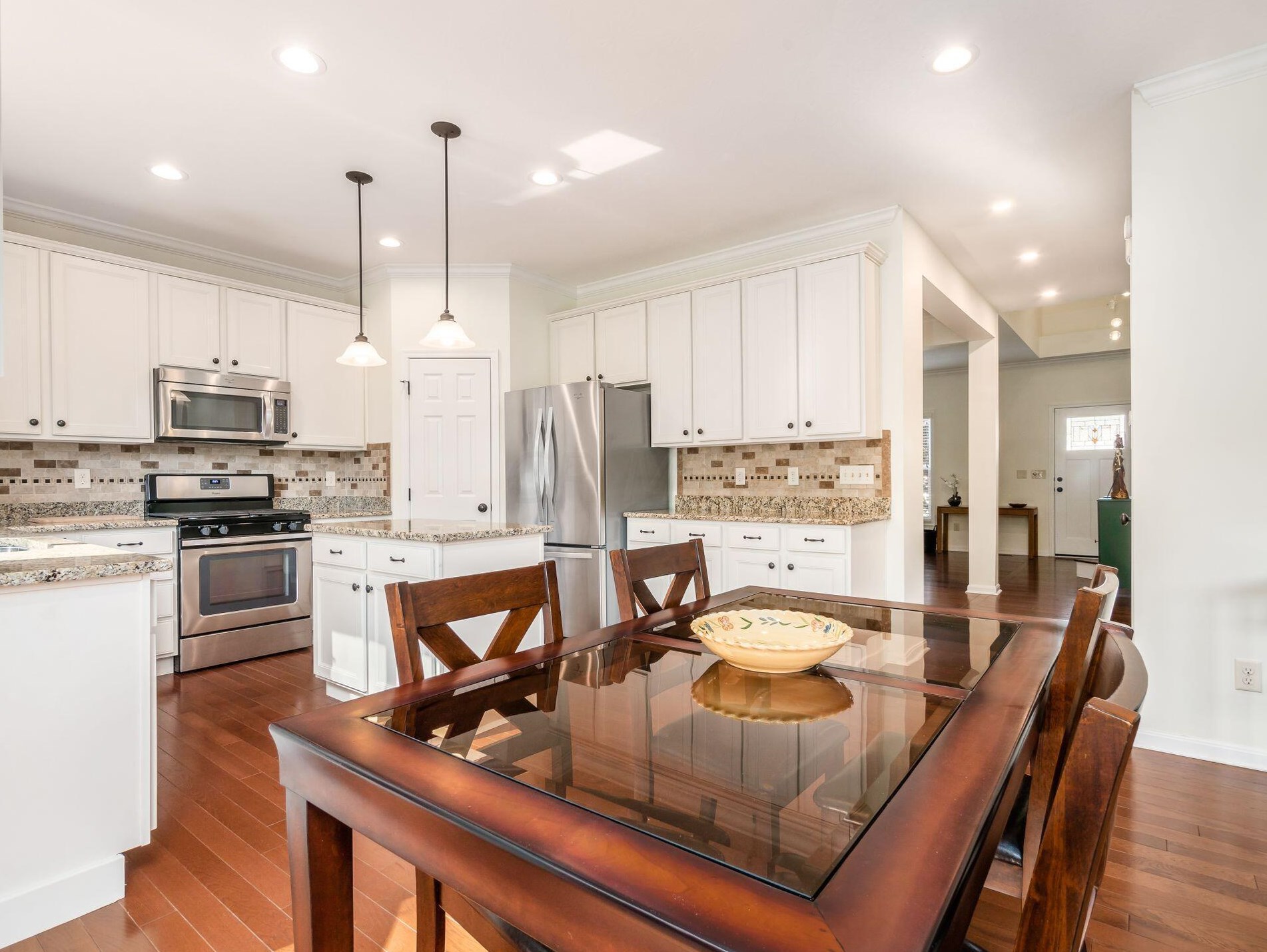 610 Stratshire Ln, Columbus OH  43230-1959 exterior