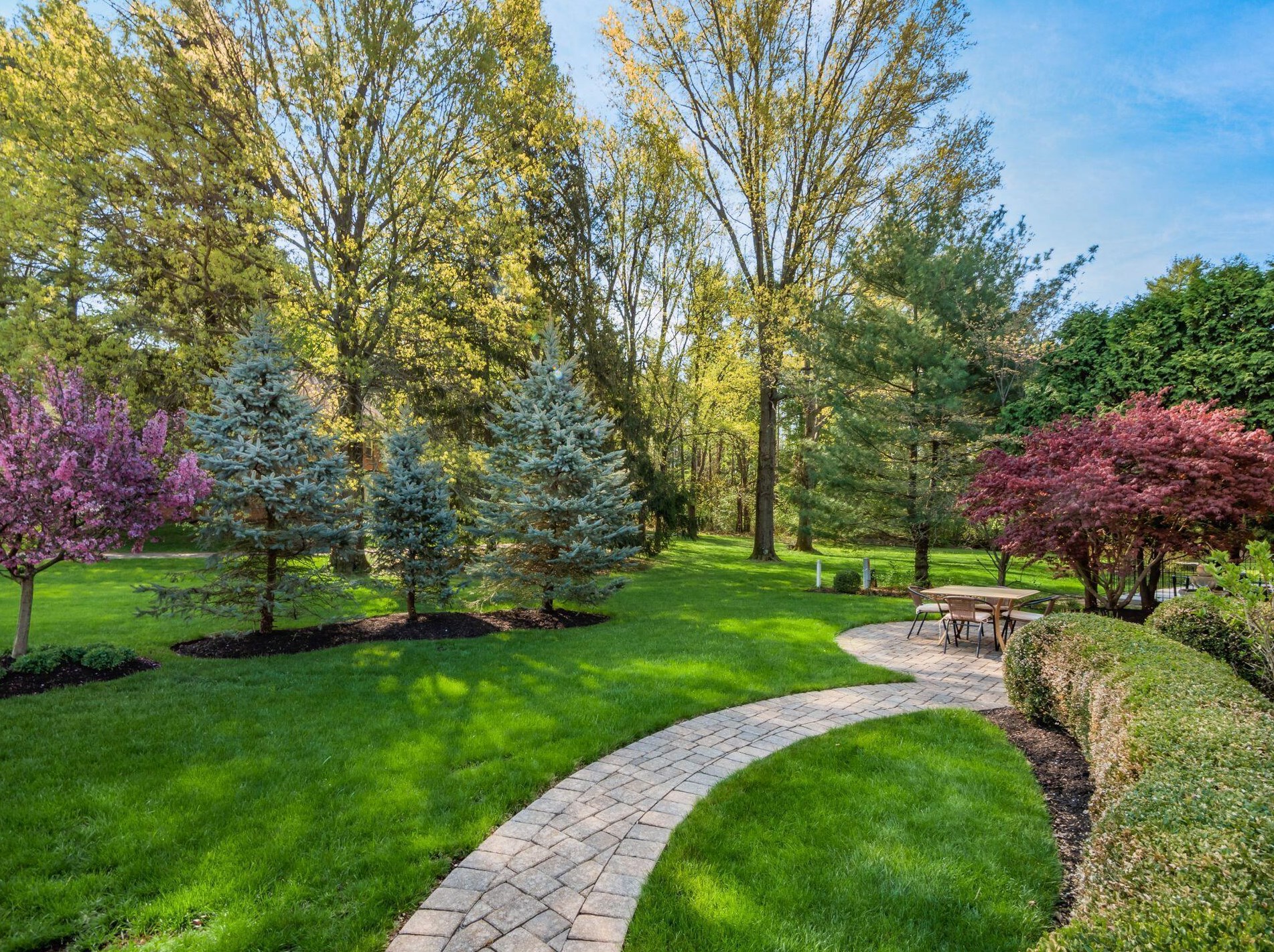 610 Stratshire Ln, Columbus OH  43230-1959 exterior