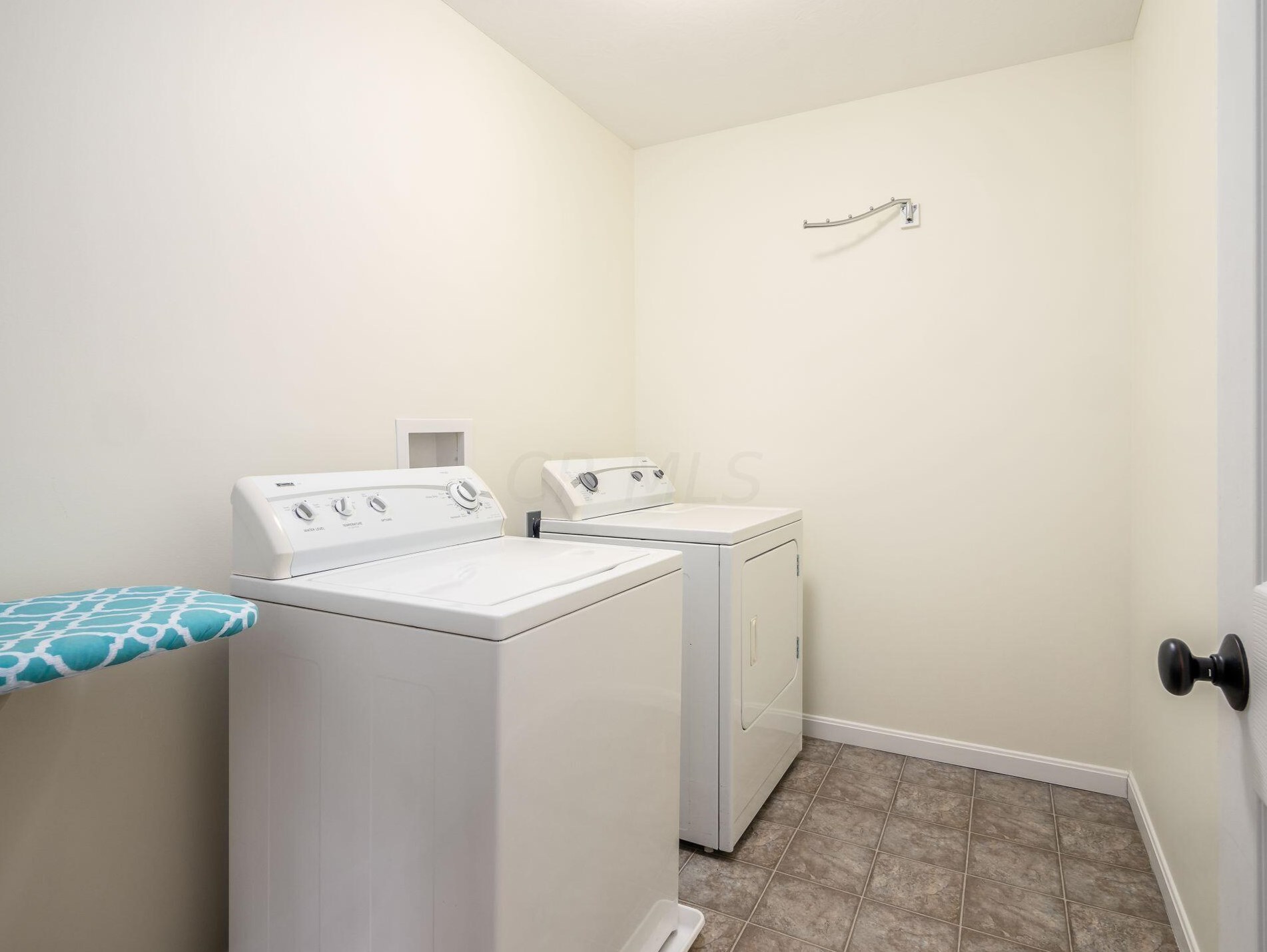 610 Stratshire Ln, Columbus OH  43230-1959 exterior