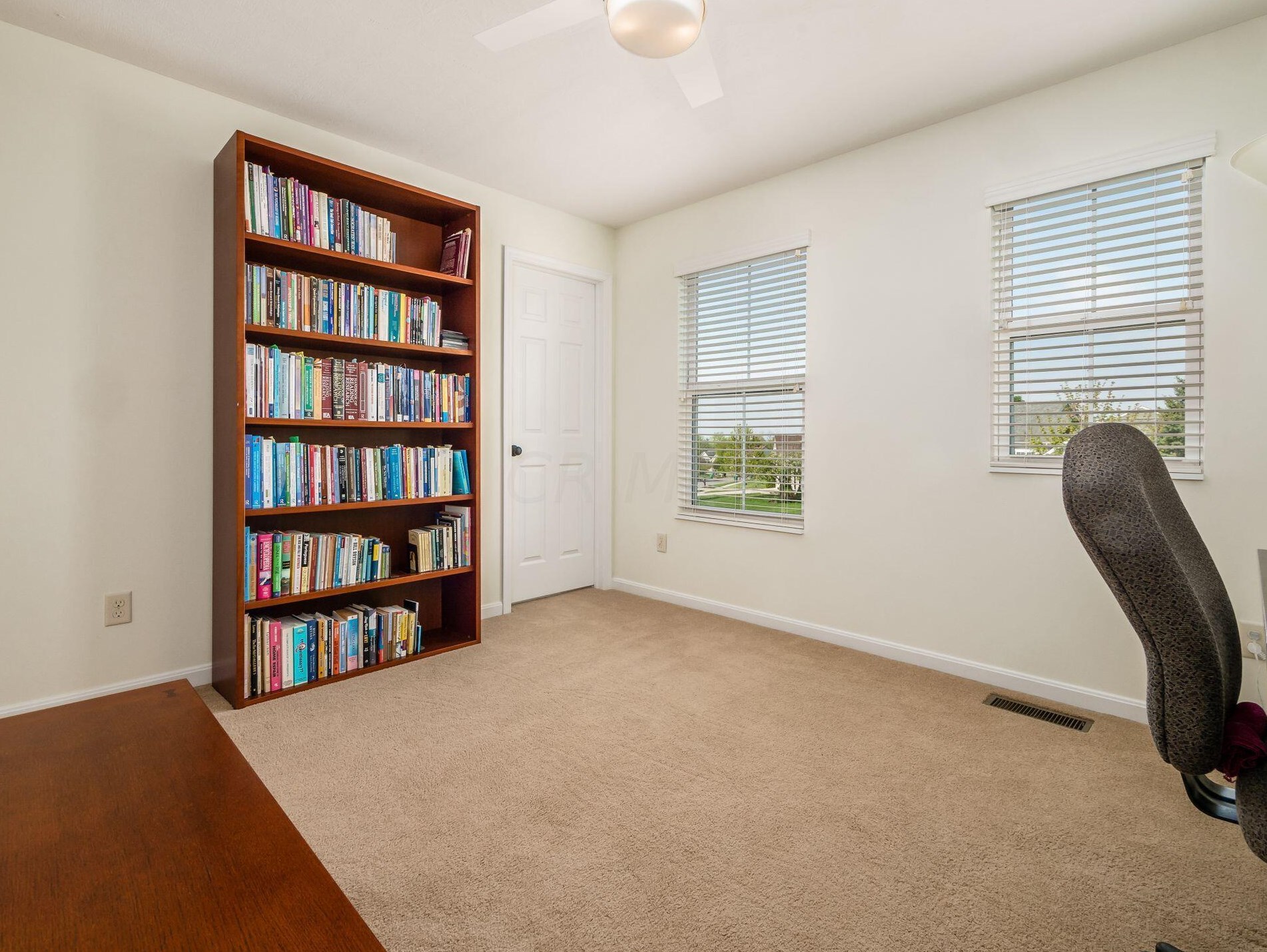 610 Stratshire Ln, Columbus OH  43230-1959 exterior