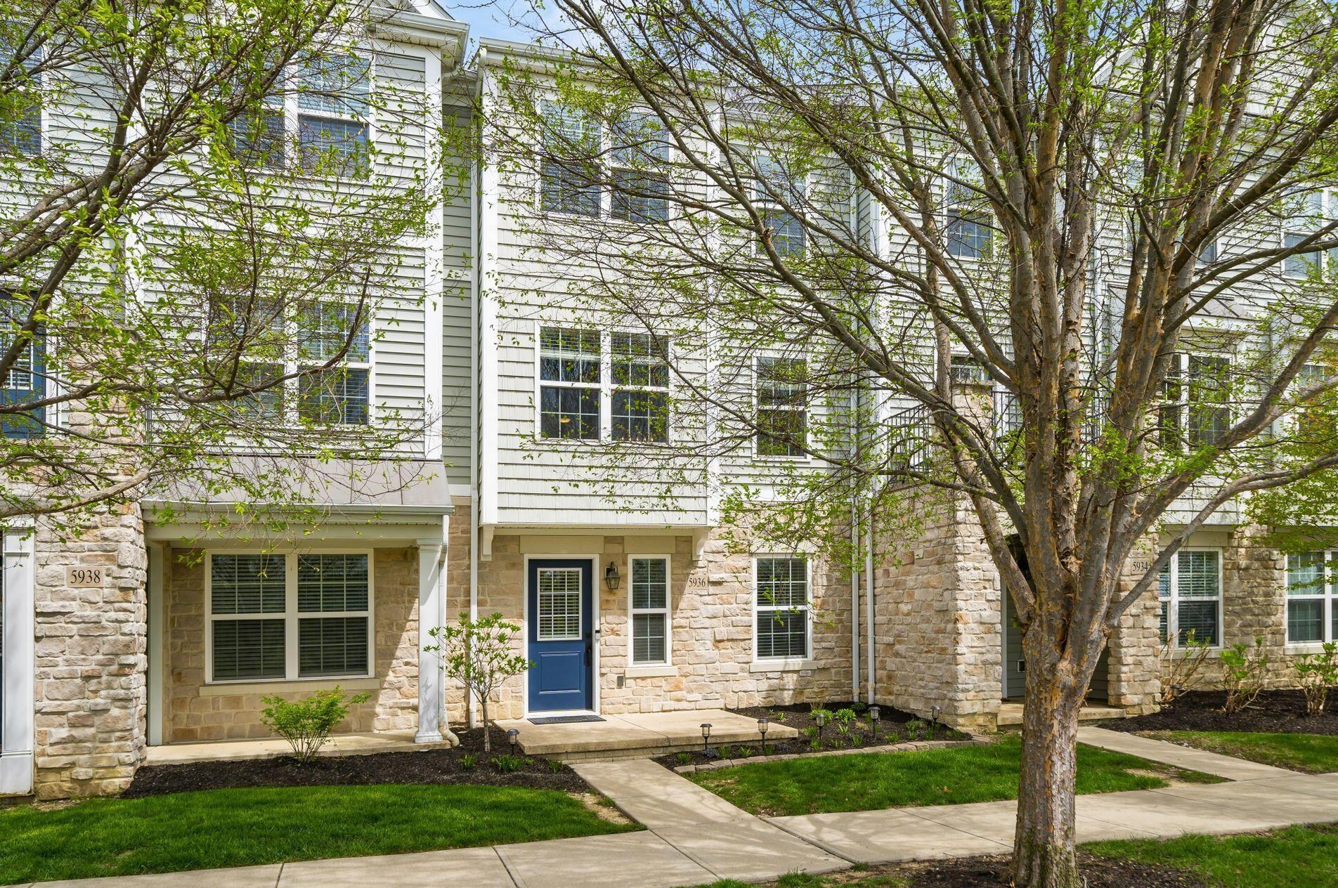 5936 Passage Creek Dr, Dublin, OH