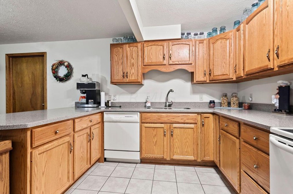 194 Oakleaf Dr, Mansfield OH  44904-8662 exterior