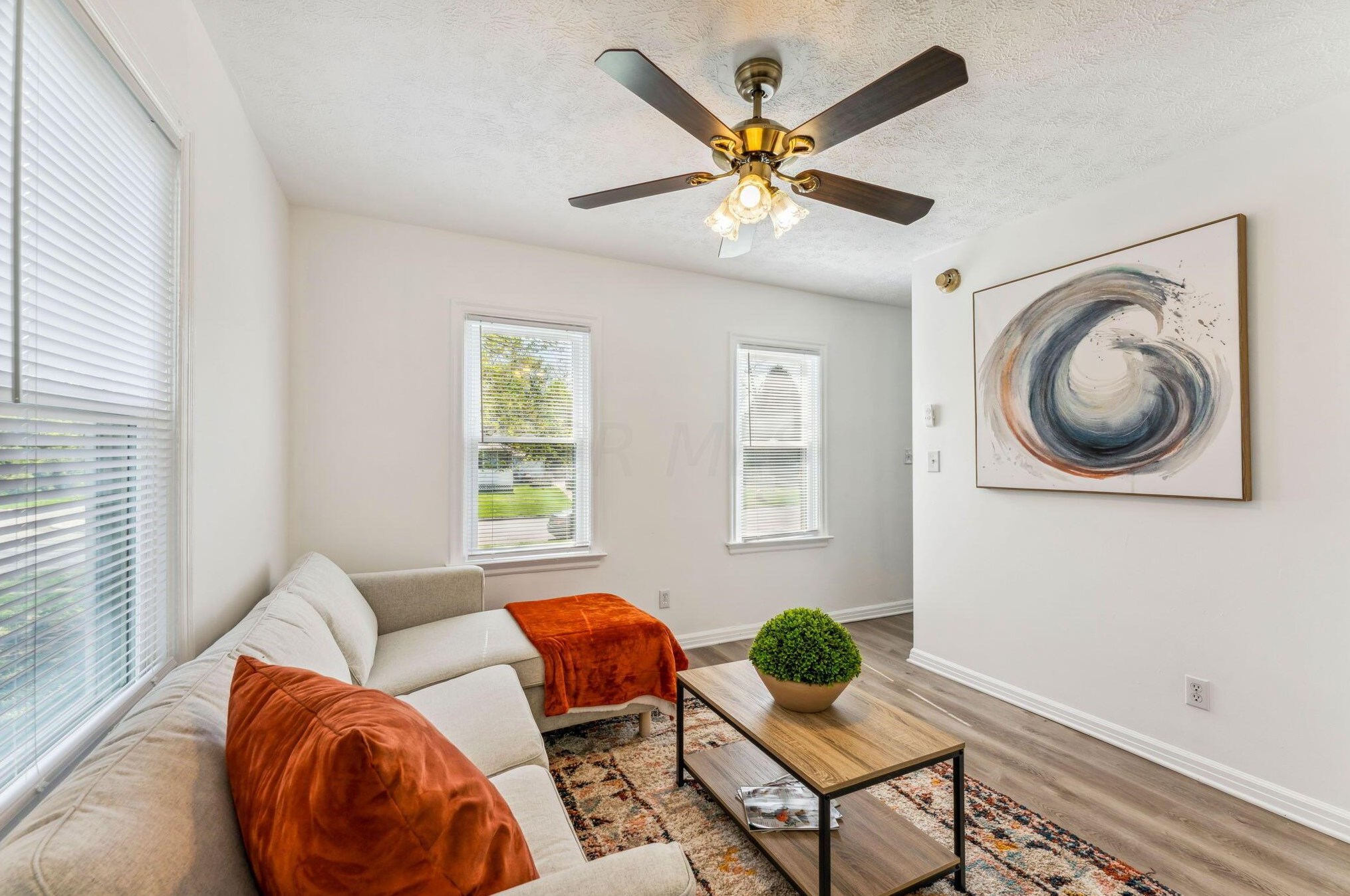 2294 Argyle Dr, Columbus, OH 43219-1447