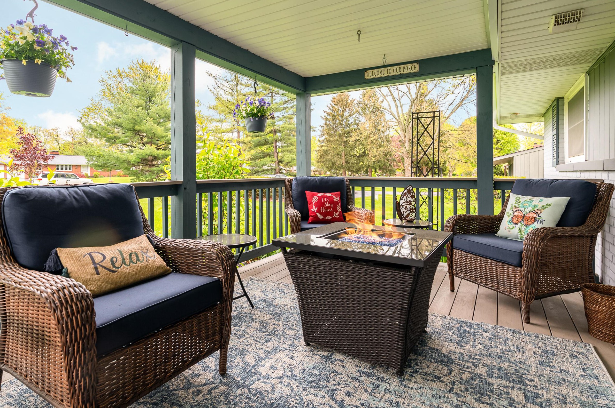 5067 Henderson Heights Rd, Columbus, OH 43220-2239