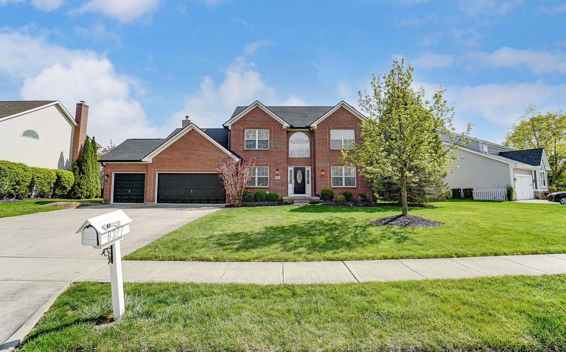 8277 Chateau Ln, Westerville, OH 43082-8565