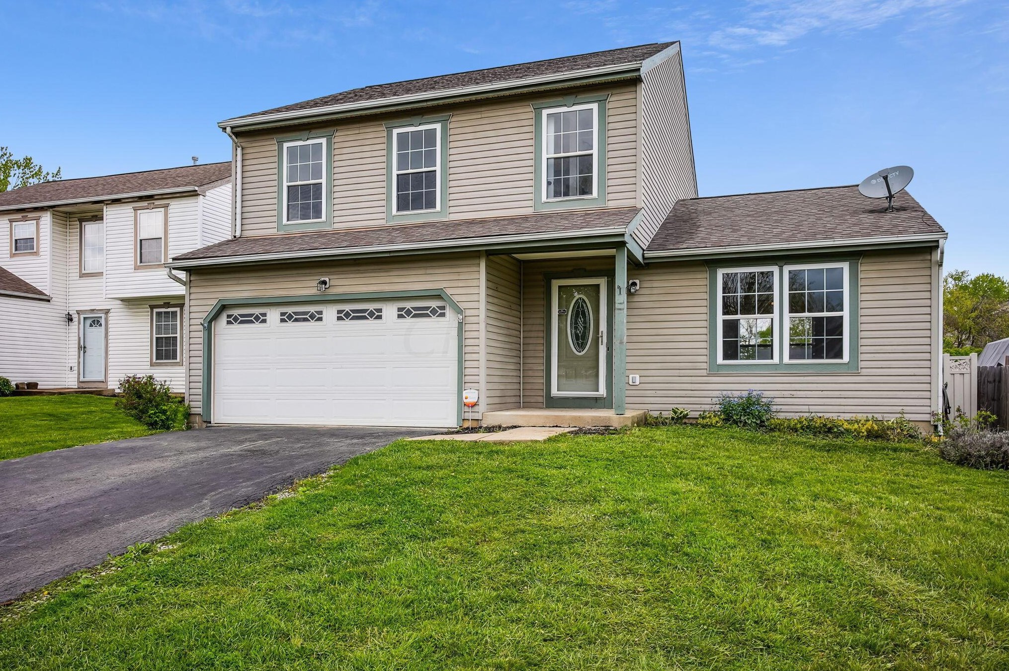 380 Oak Village Dr, Columbus, OH 43207-6046