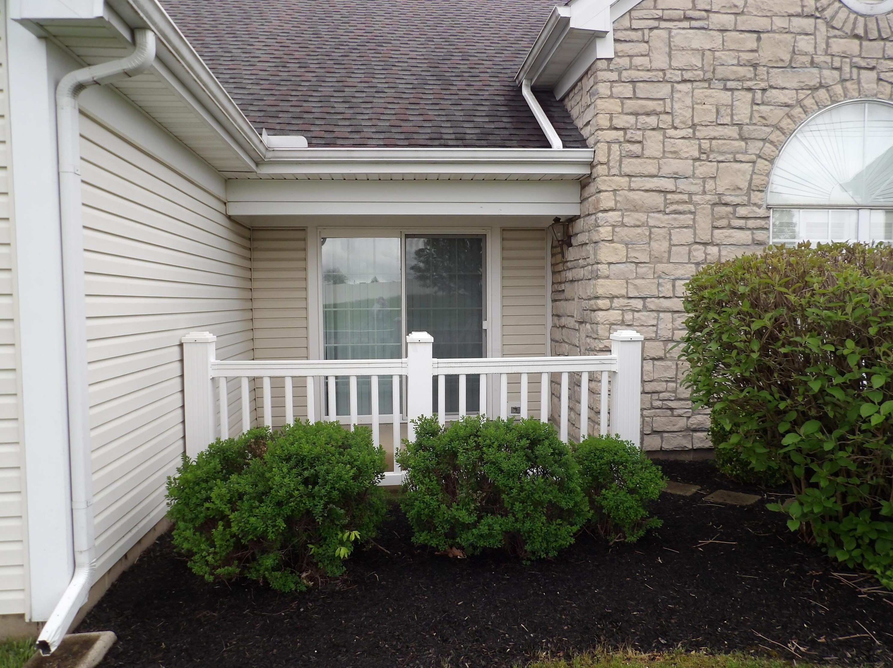 1243 Dunhurst St, Circleville, OH 43113-1382