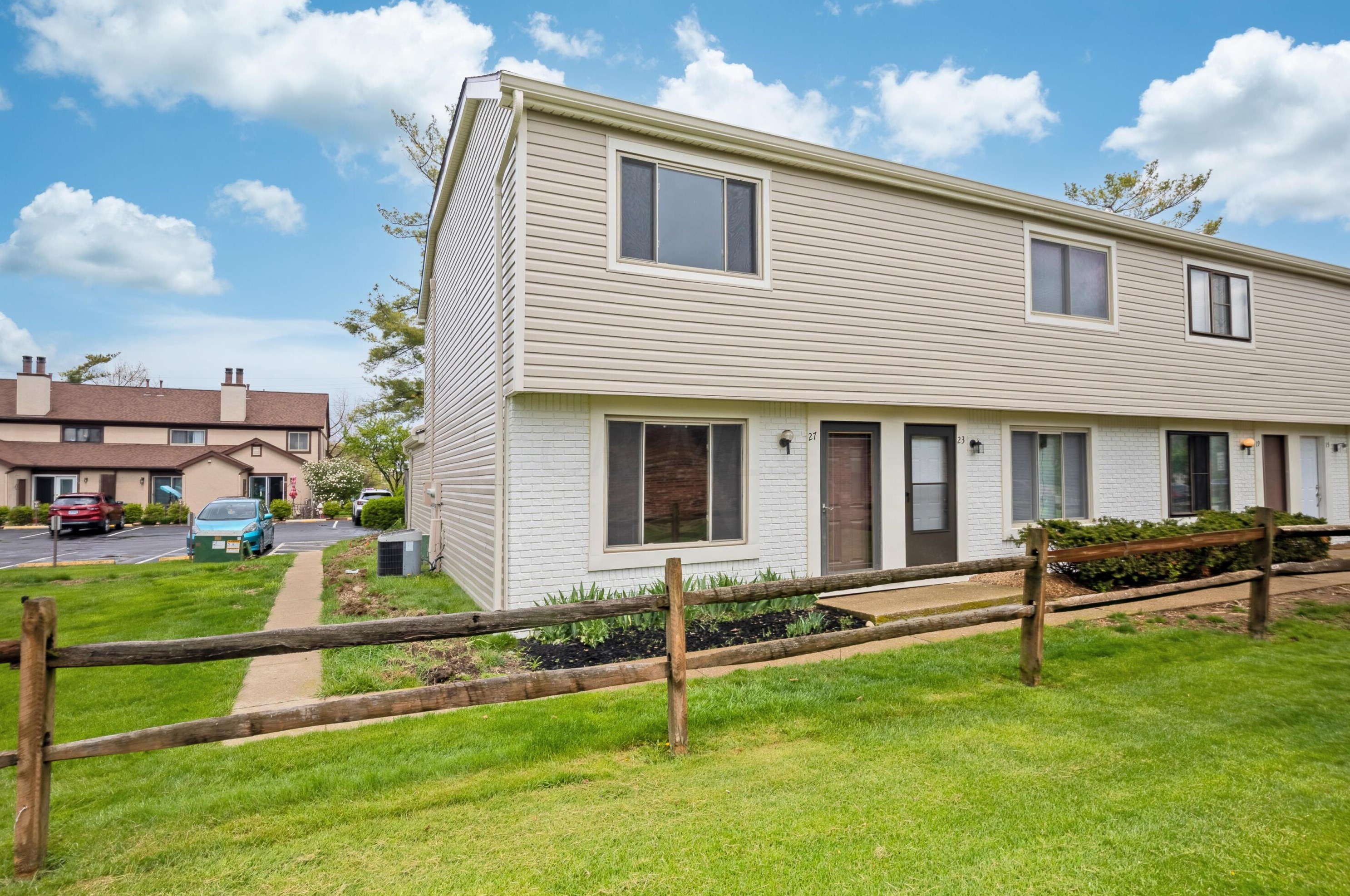 27 Hedgerow Ln, Delaware, OH 43015-2282