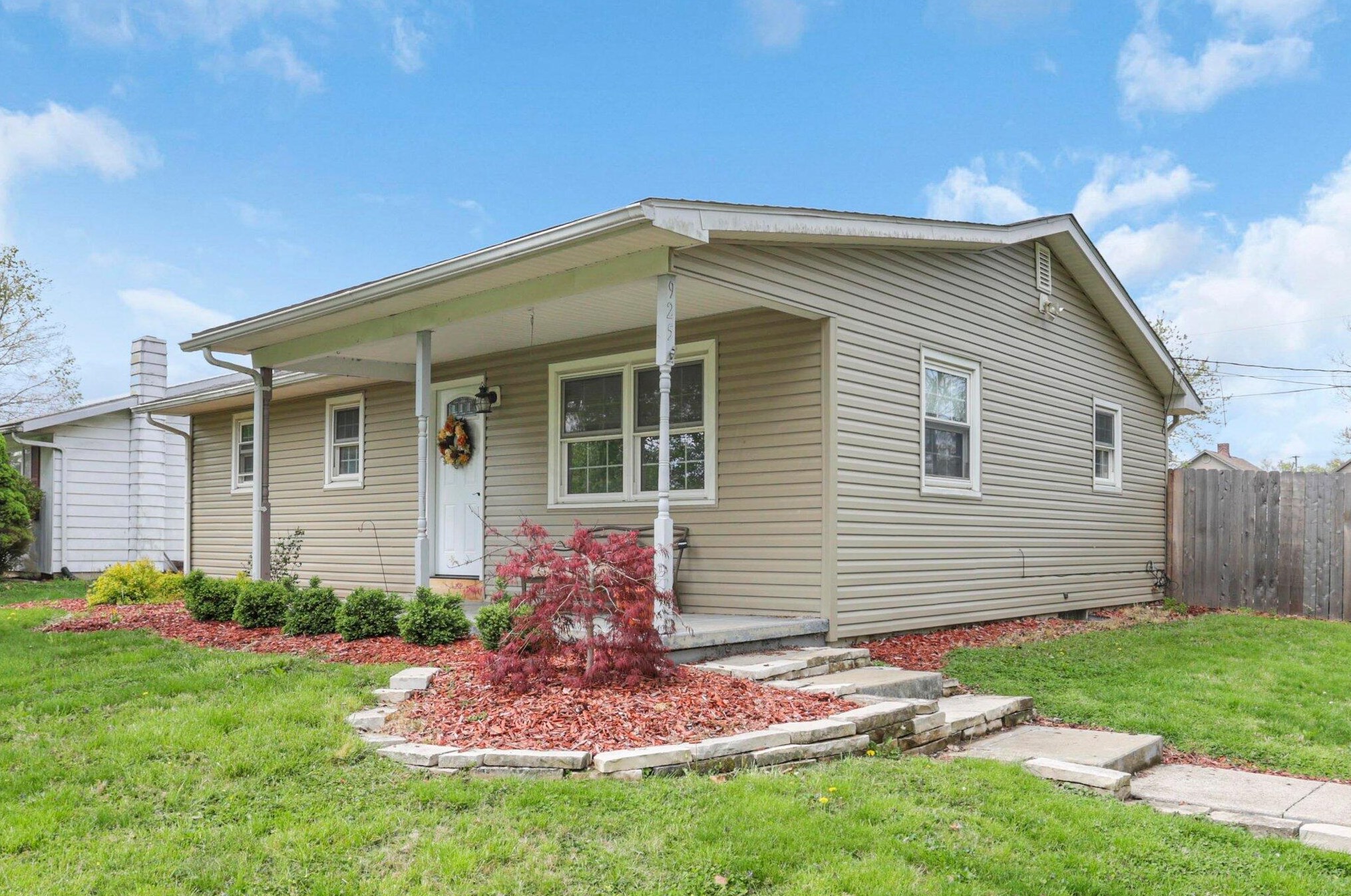 925 Chestnut St, Lancaster OH  43130-4017 exterior