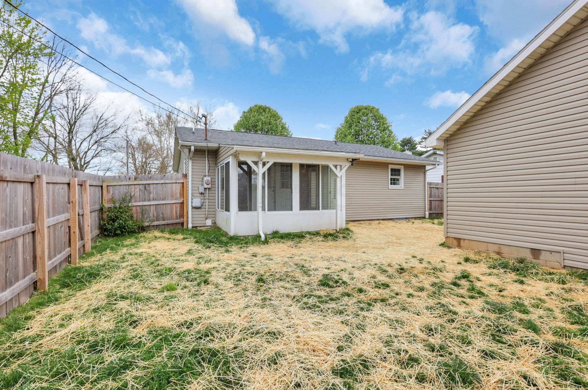 925 Chestnut St, Lancaster OH  43130-4017 exterior
