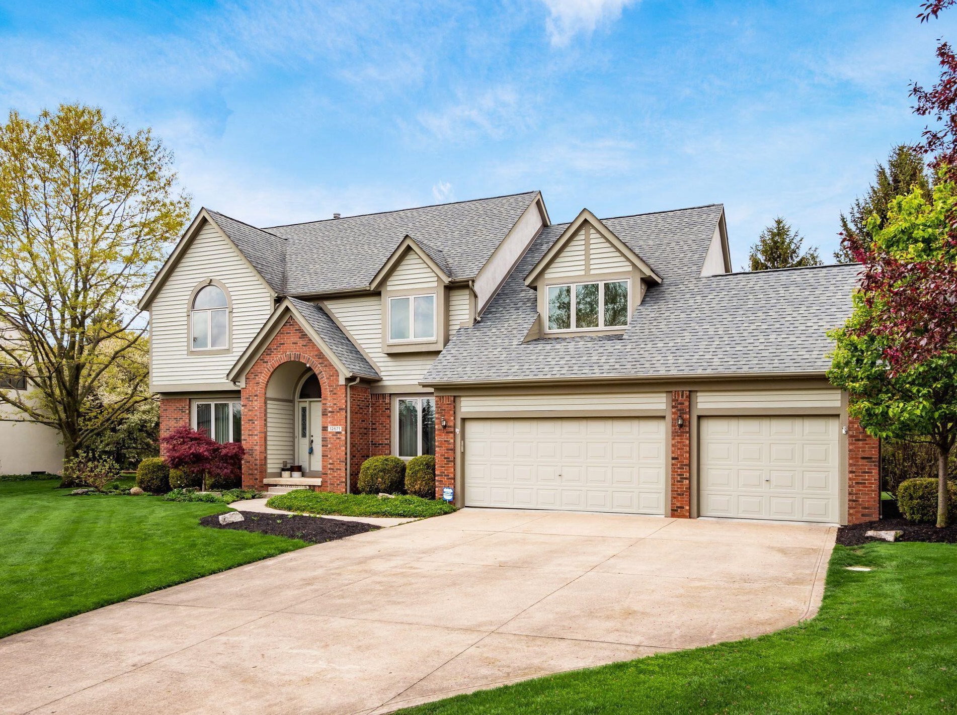 12671 Oakmere Dr, Pickerington, OH 43147-9068