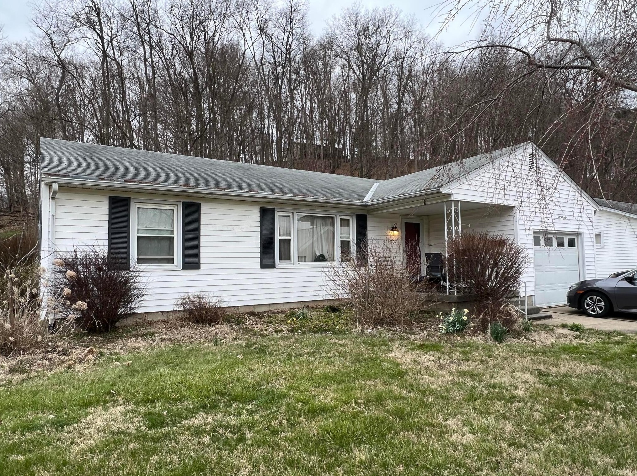 207 School St, Hide Away Hills, OH 43107