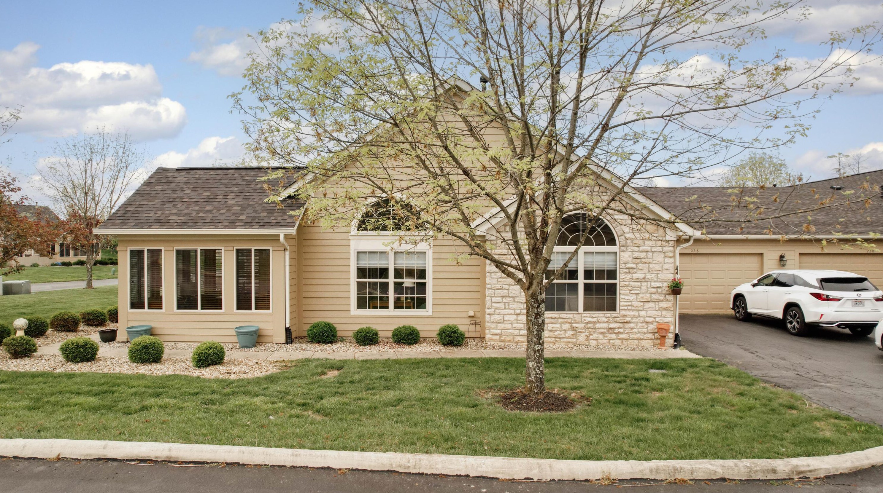 228 Autumn Woods Dr, Chillicothe, OH 45601