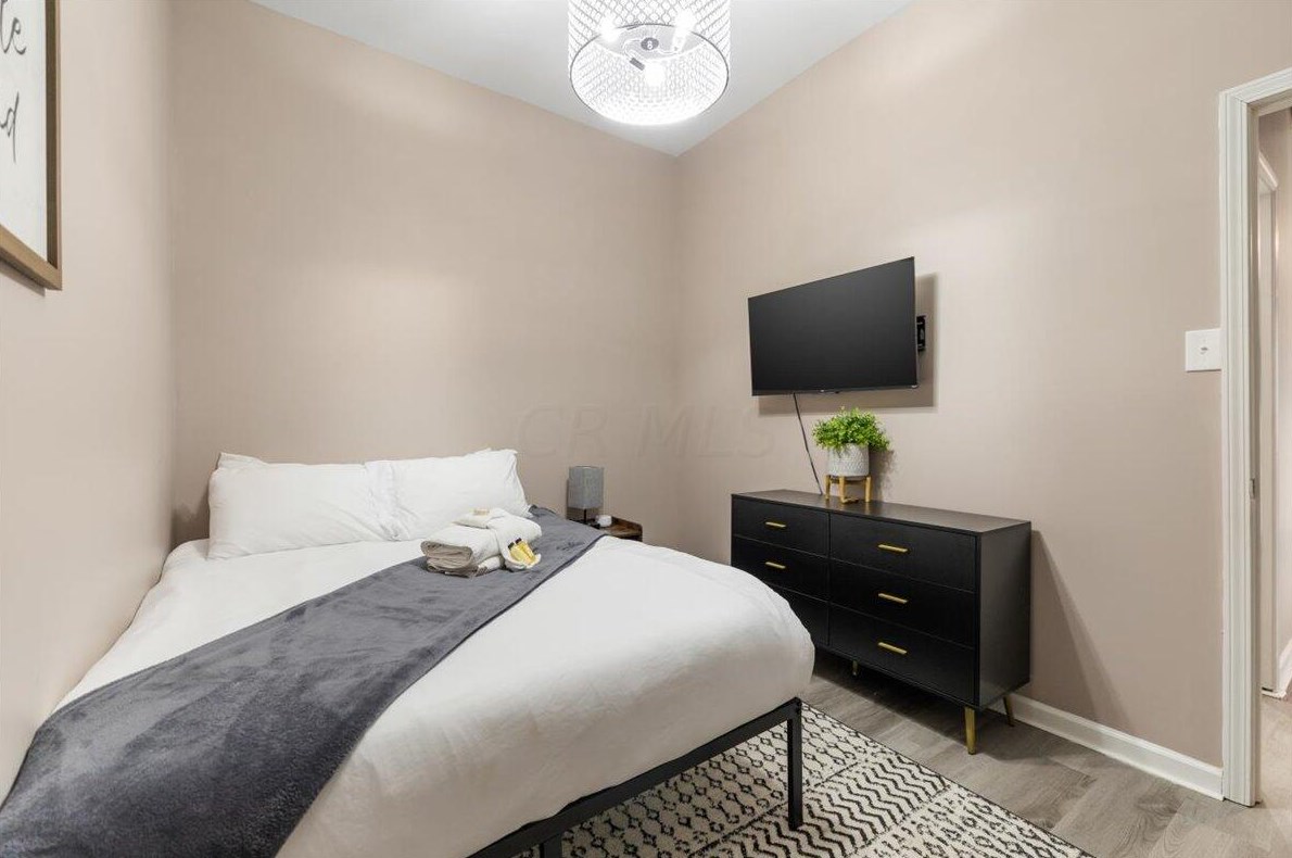 1390 Livingston Ave, Columbus OH 43209-2945 exterior