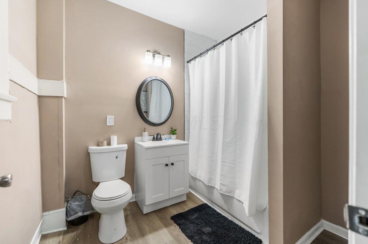 1390 Livingston Ave, Columbus OH 43209-2945 exterior