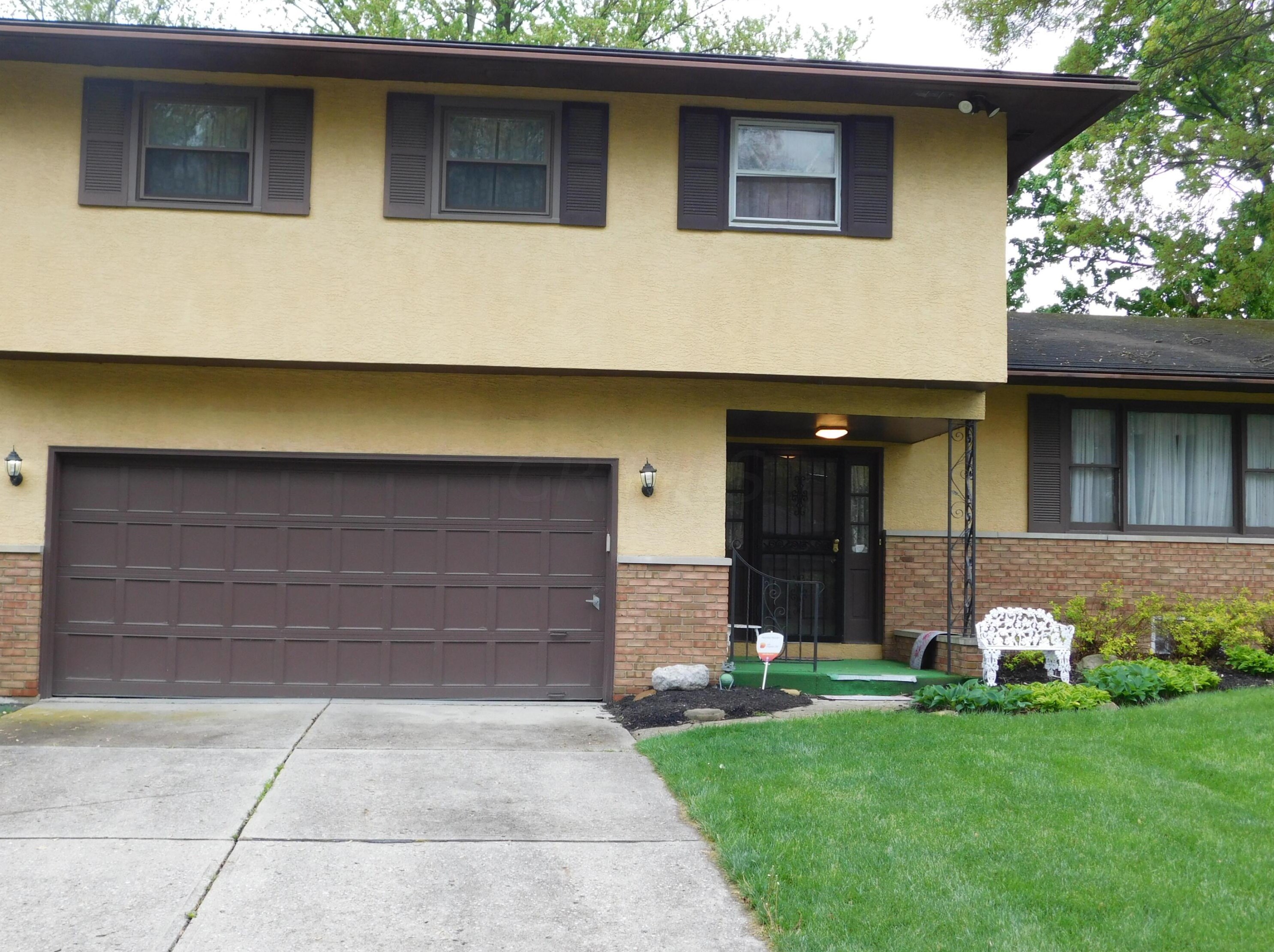 5633 Oakmont Dr, Columbus, OH 43232-9201