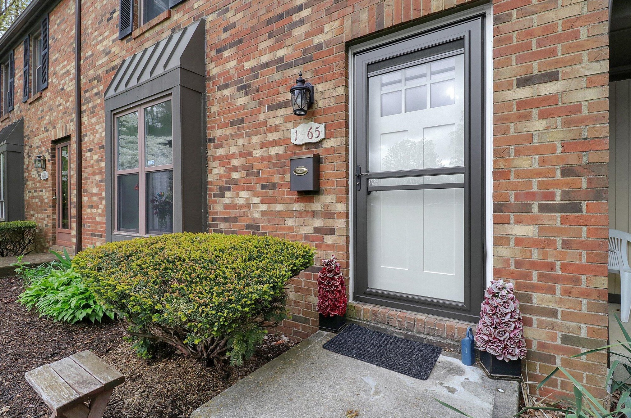 1665 Mcnaughten Rd, Columbus OH  43232-1645 exterior