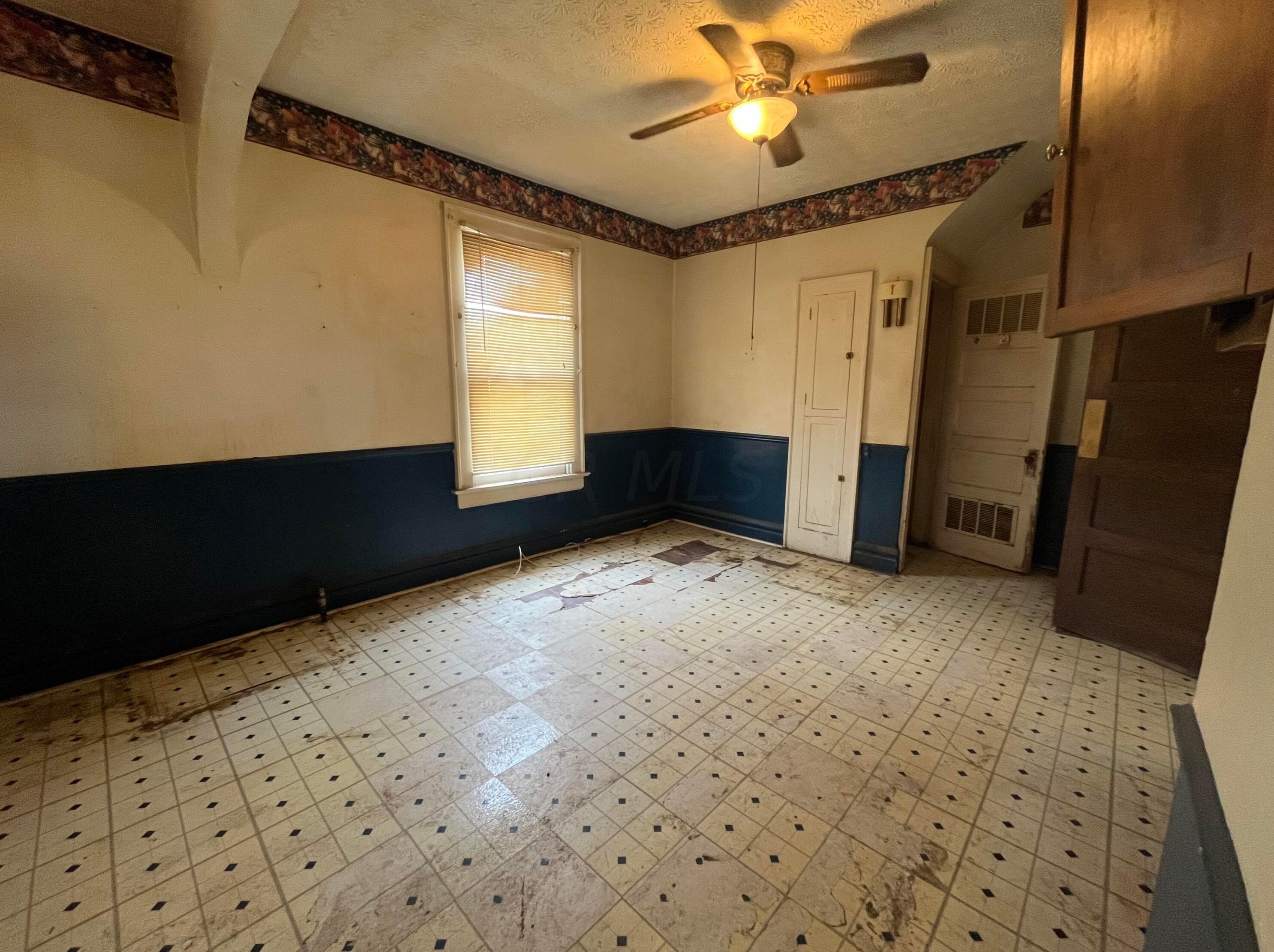 520 Siebert St, Columbus, OH 43206-2896
