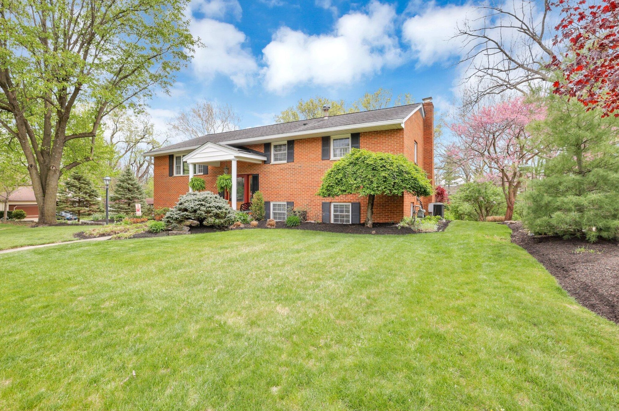 893 Birchmont Rd, Columbus, OH 43220-4120