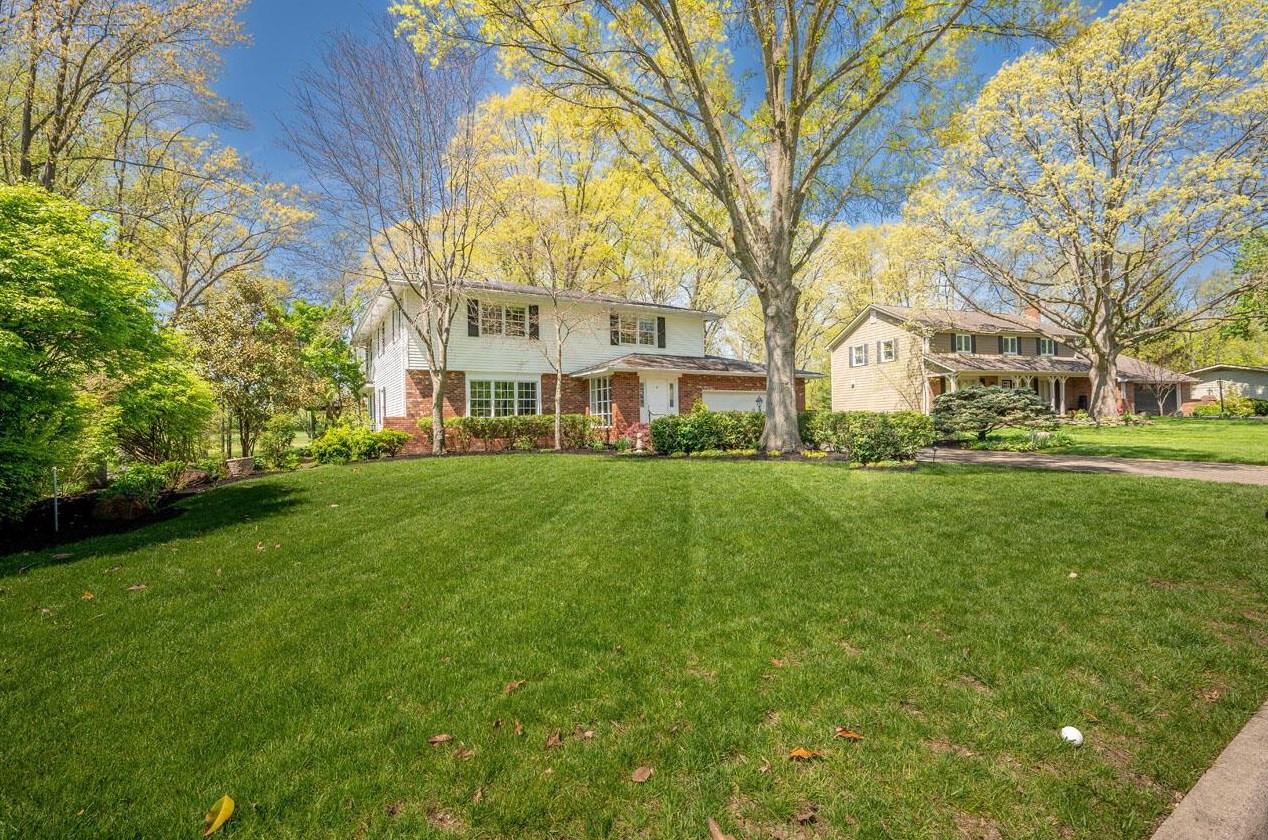 8103 Fairway Dr, Columbus, OH 43235-1171