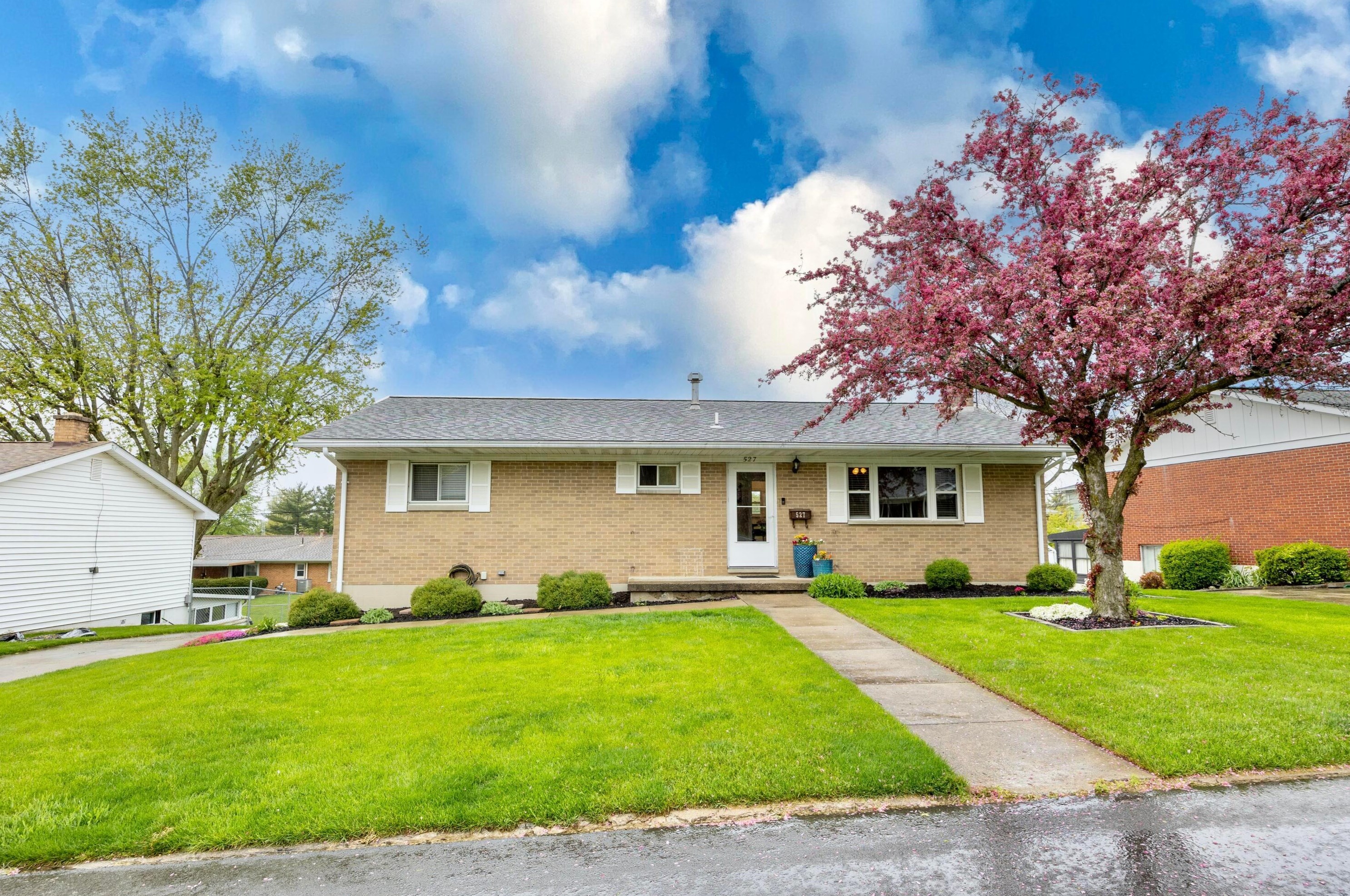 527 Brookwood Dr, Bellefontaine, OH 43311