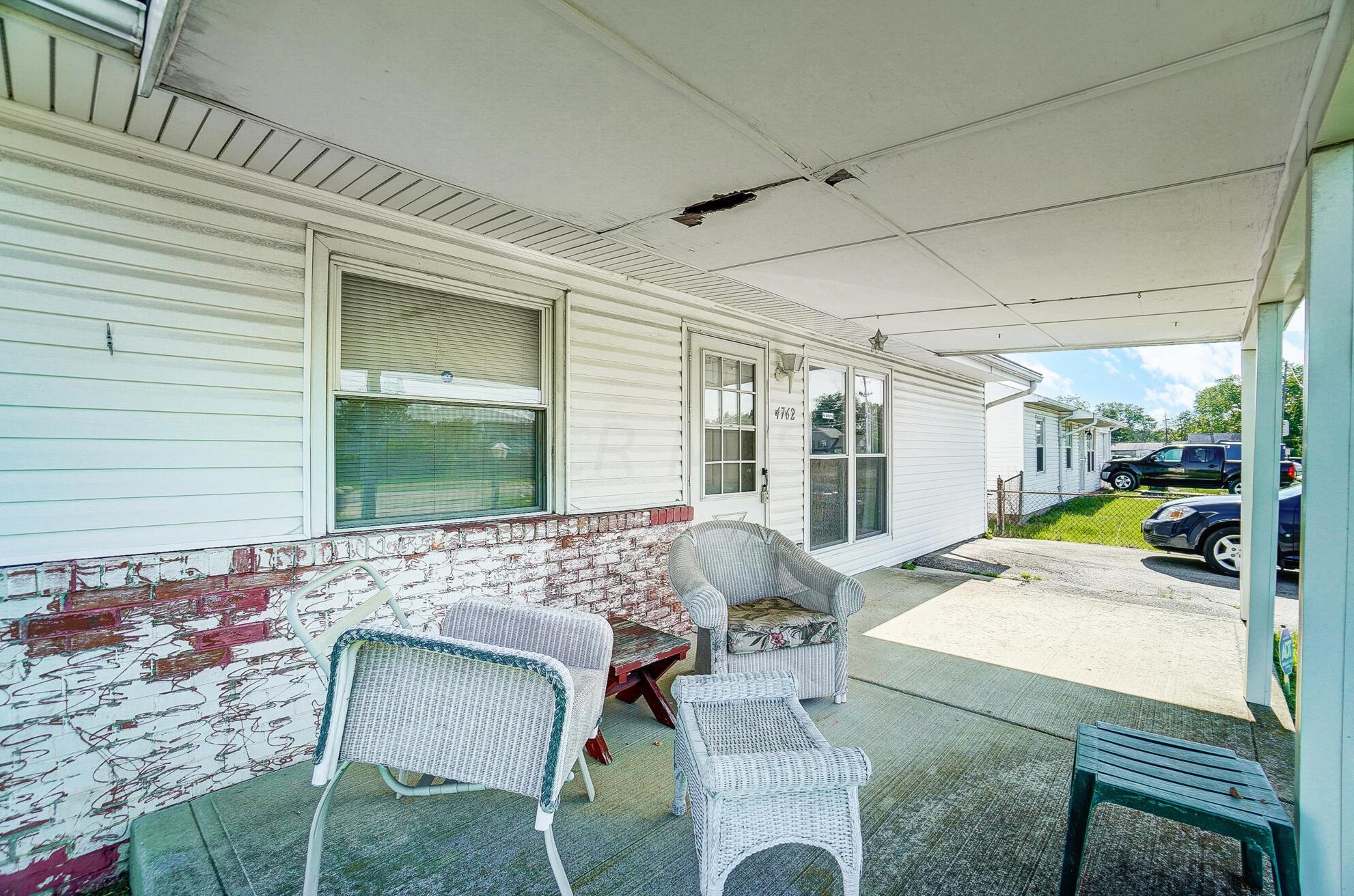 4762 Sullivant Ave, Columbus, OH 43228-1918