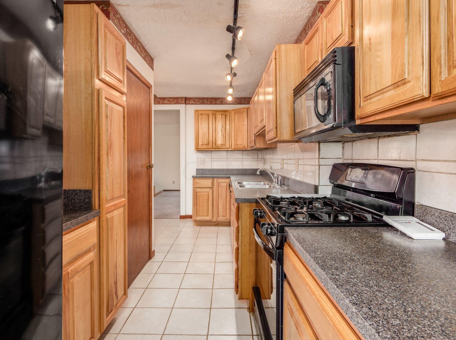 405 Oakley Ave, Columbus, OH 43204-3103