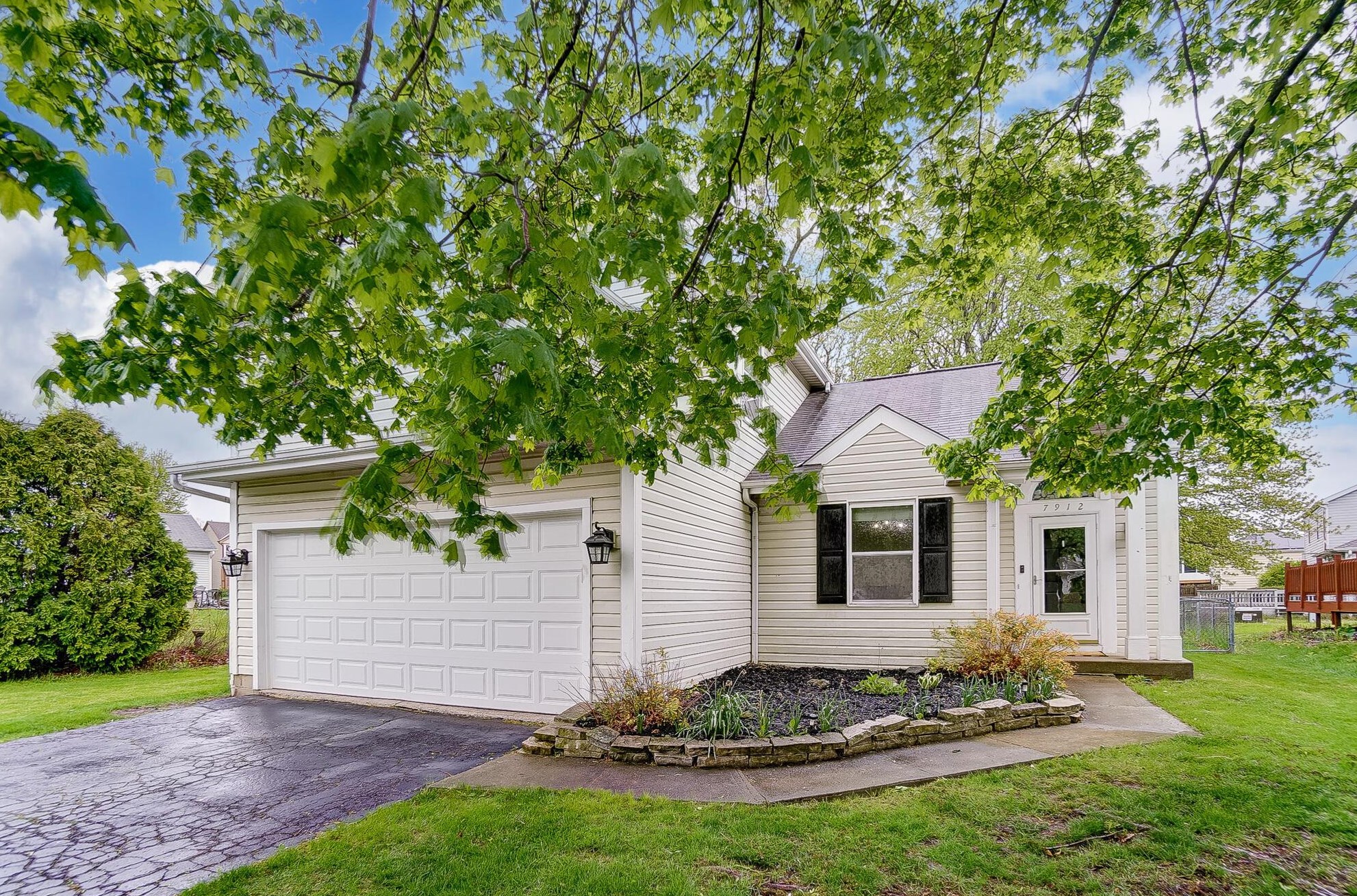 7912 Fielding School Rd, Westerville, OH 43081