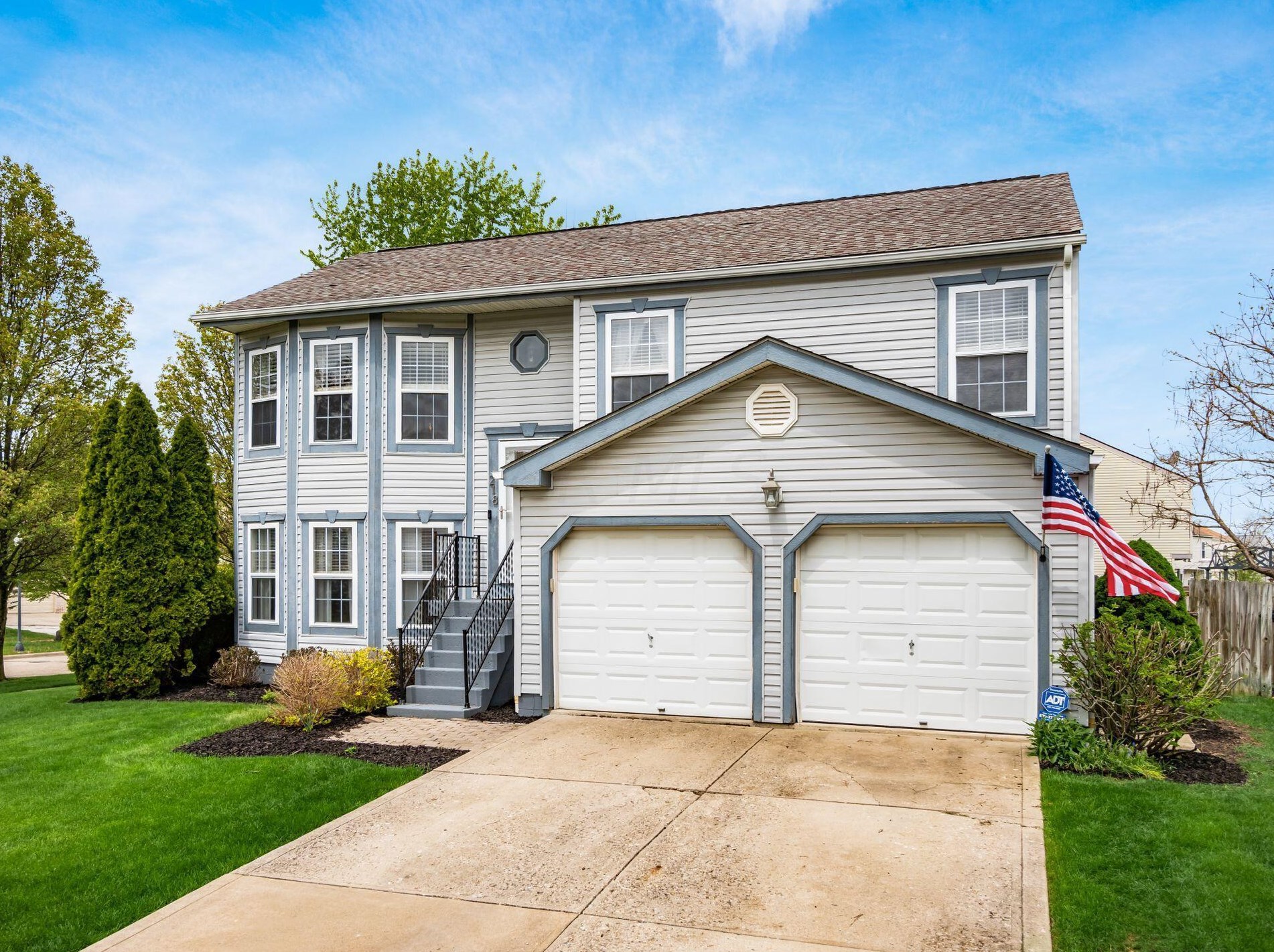 218 Monarch Dr, Pataskala, OH 43062