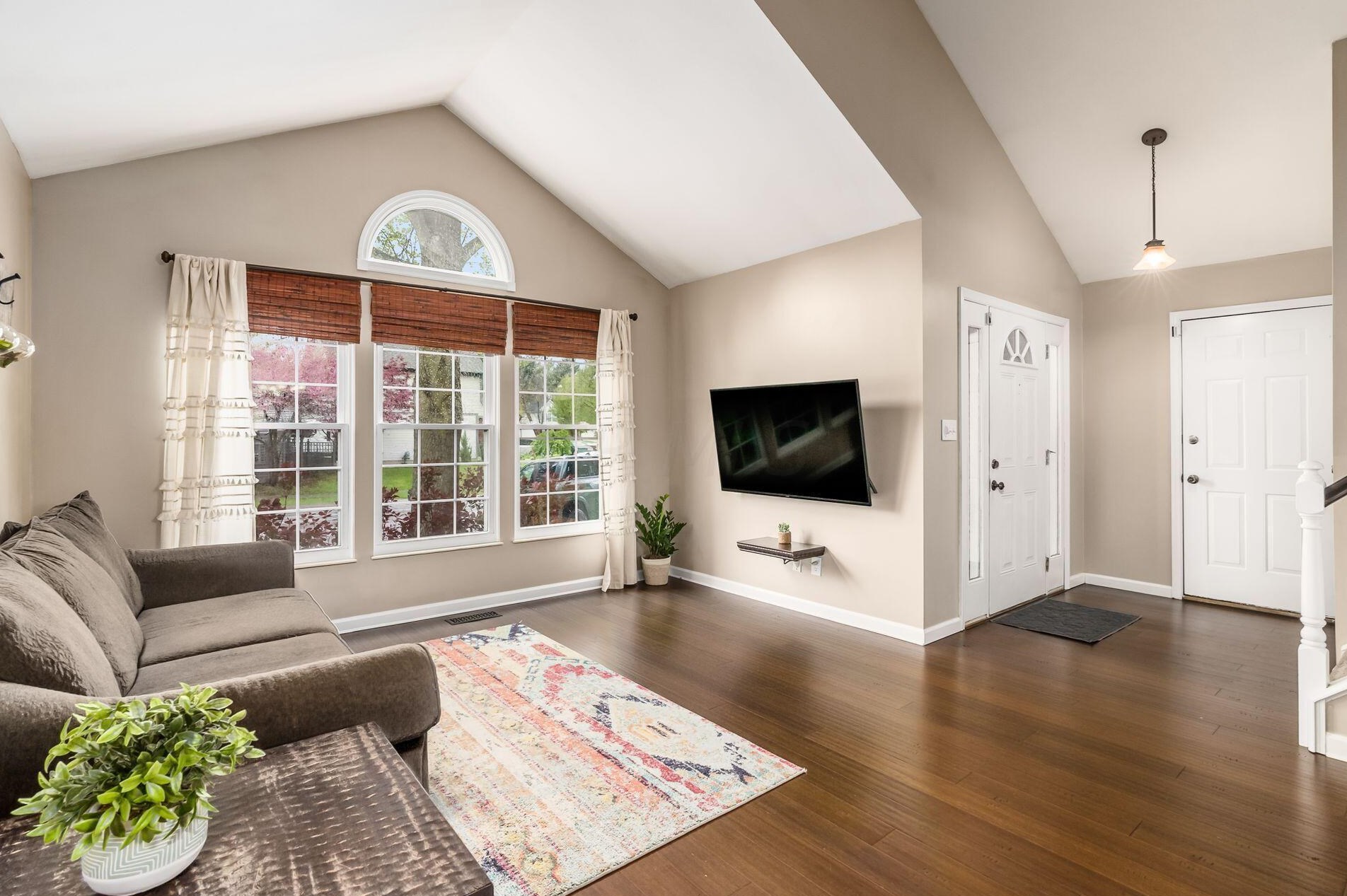 6788 Spruce Pine Dr, Columbus, OH 43235-4368