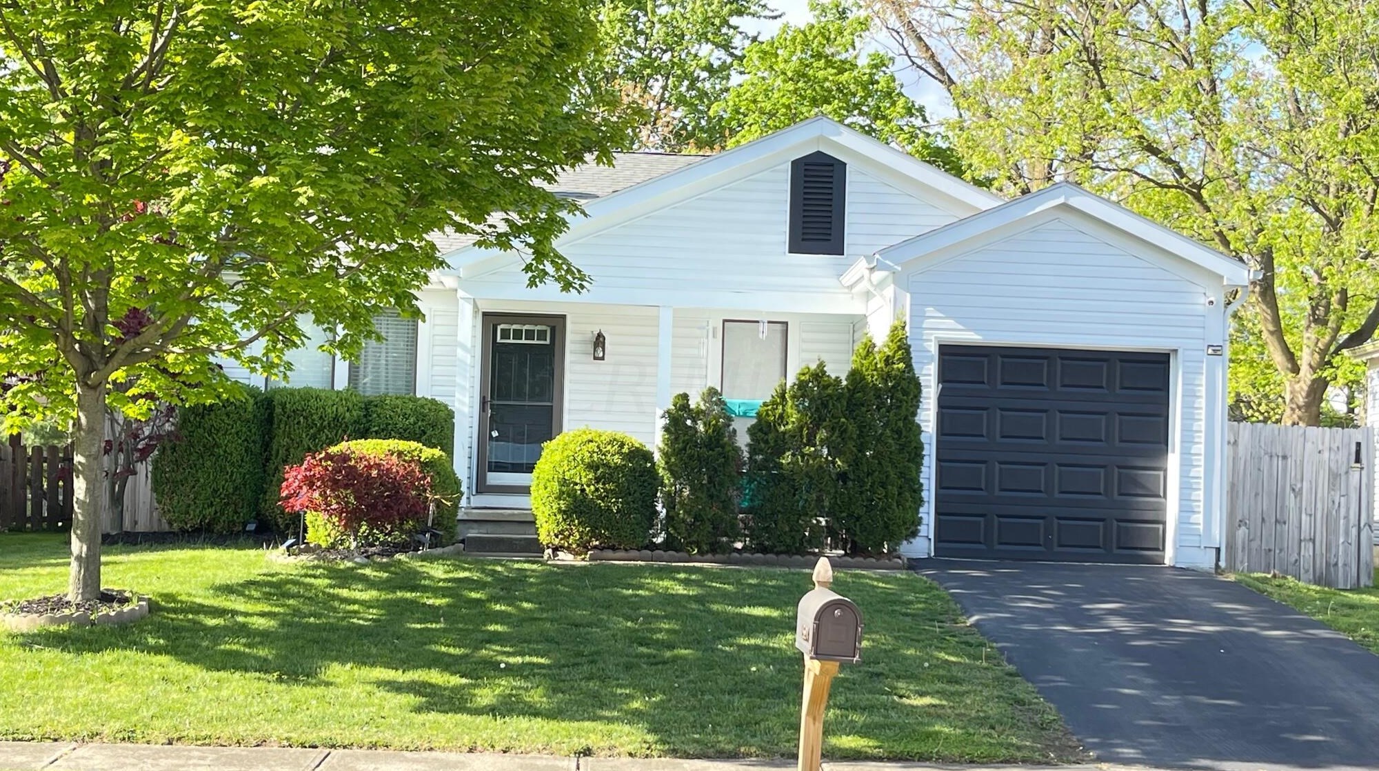 1594 Grayling Ct, Columbus, OH 43235-5950