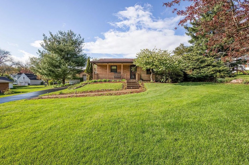 8 Orchard W Dr, Mount Vernon, OH 43050