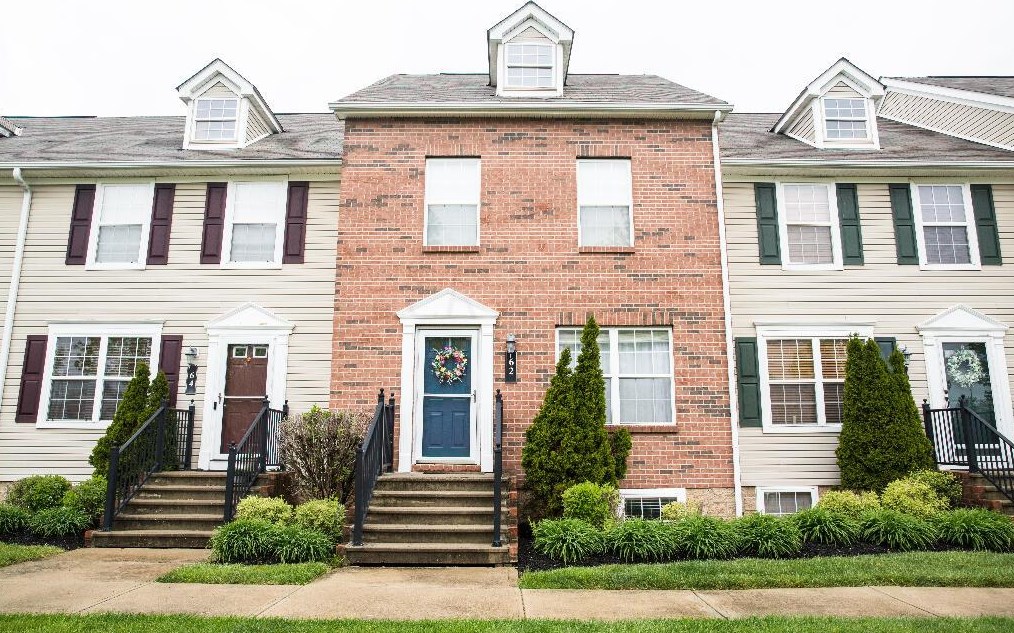 62 Highbluffs Blvd, Columbus, OH 43235-8421