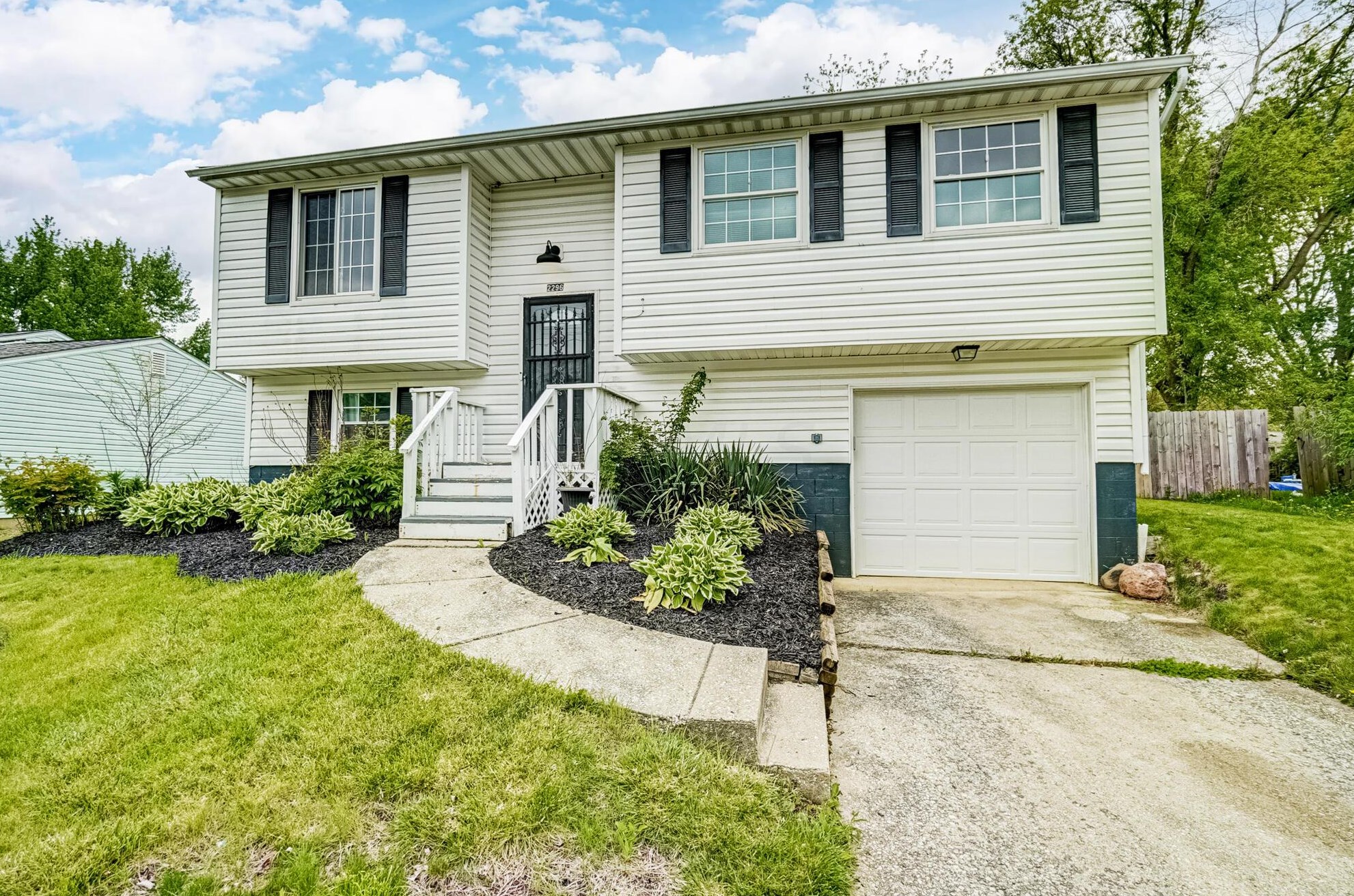2296 Topaz Dr, Darbydale, OH 43123