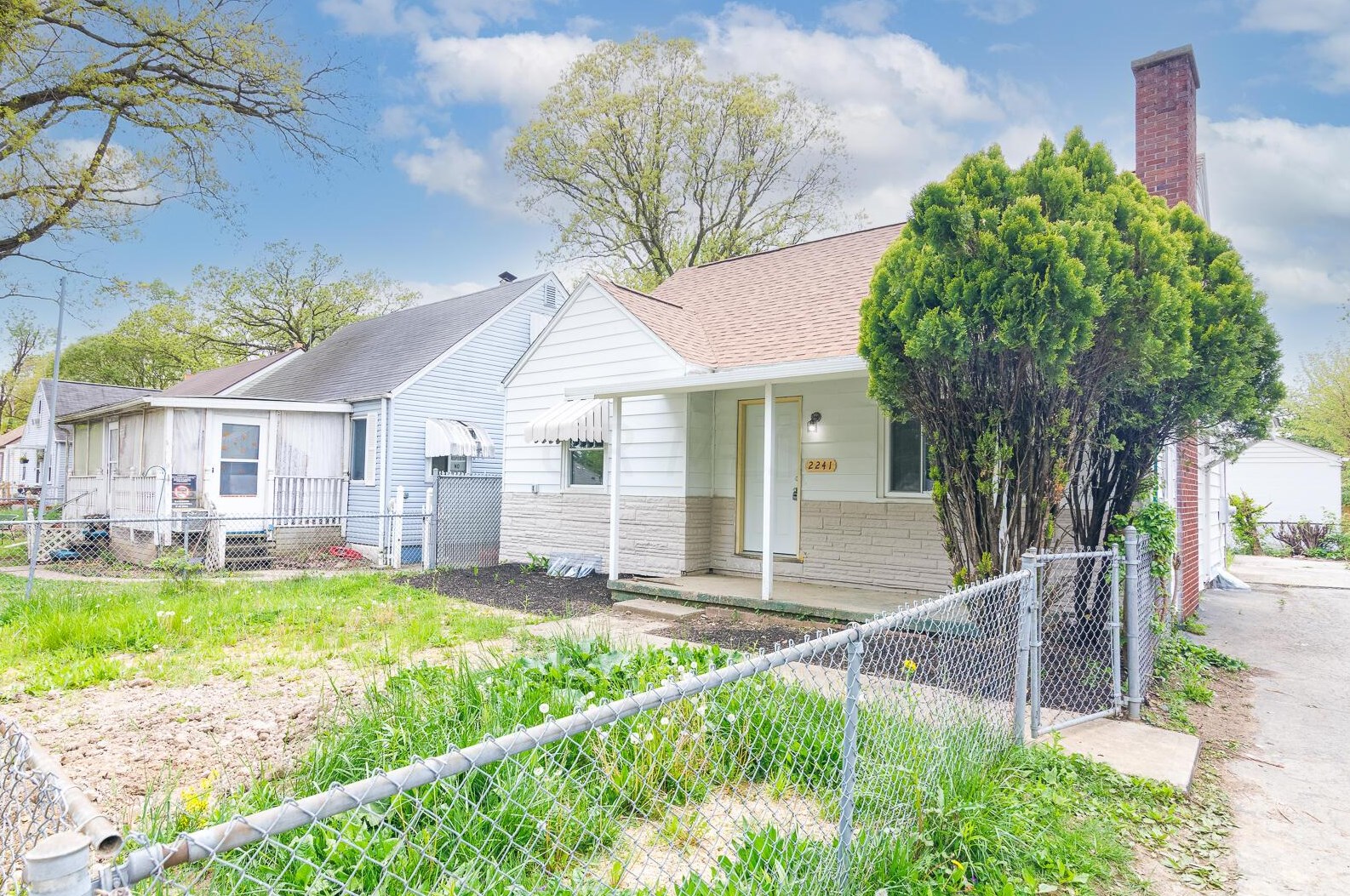 2241 Mcguffey Rd, Columbus OH  43211-2021 exterior