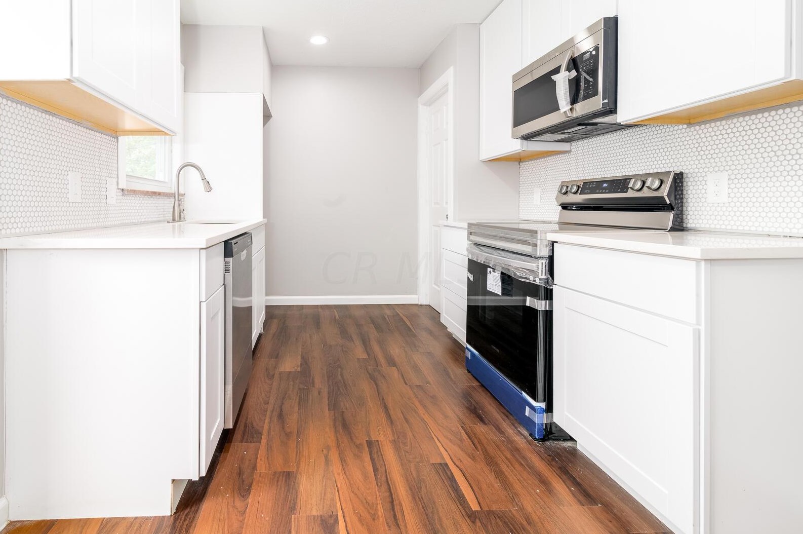 2241 Mcguffey Rd, Columbus OH  43211-2021 exterior