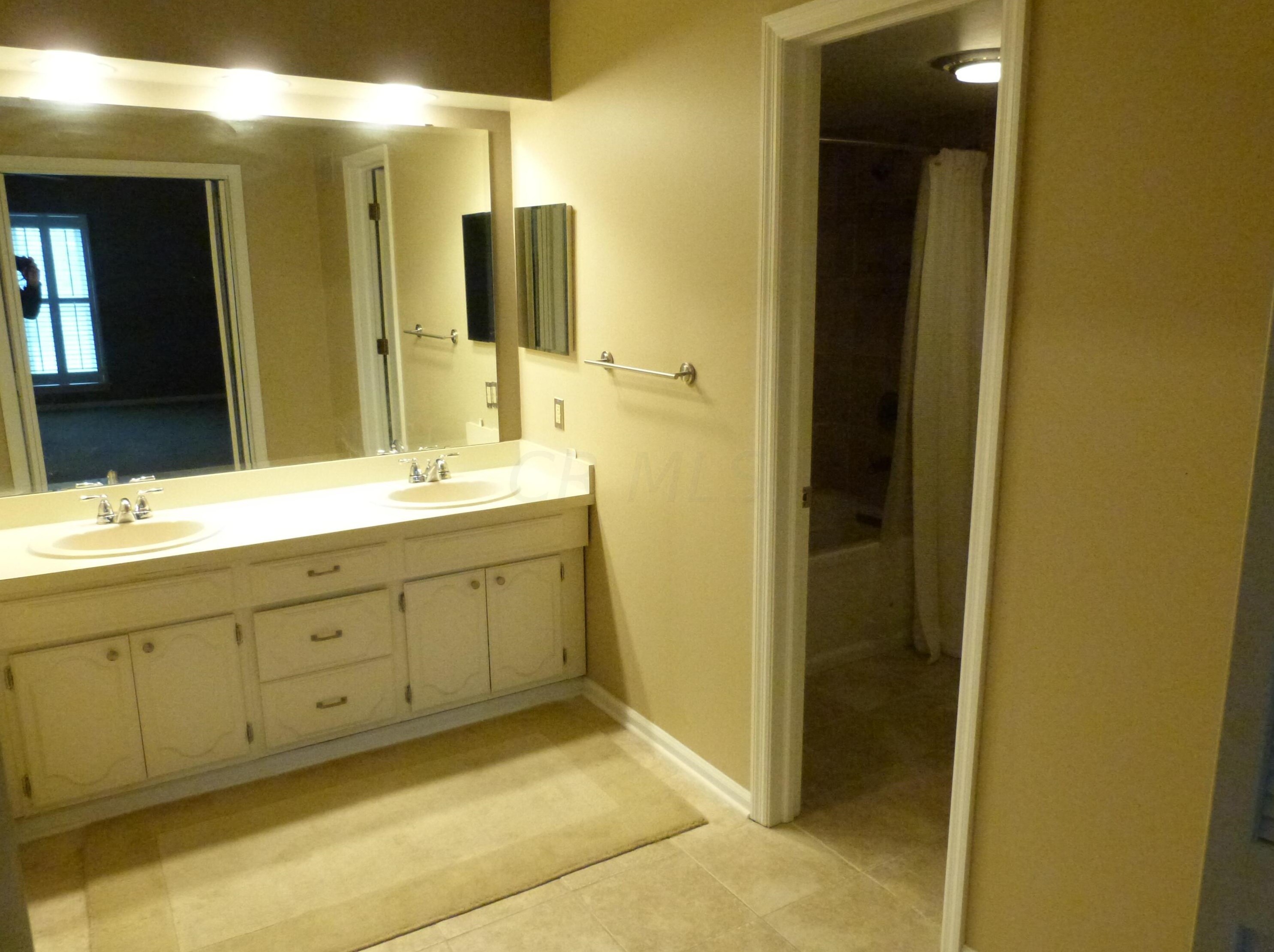 3522 La Rochelle Dr, Columbus OH 43221-1536 exterior