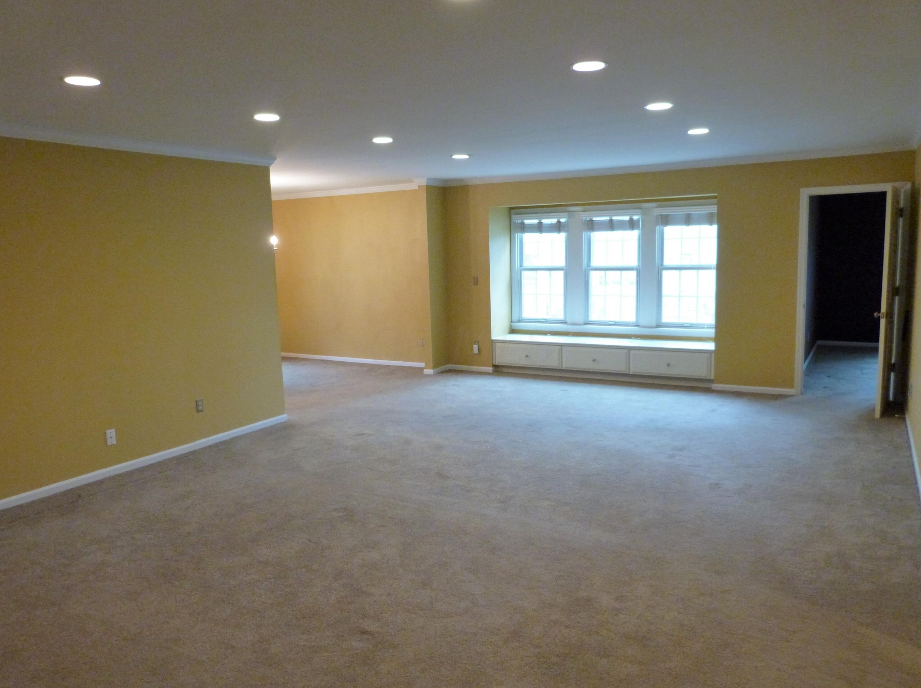 3522 La Rochelle Dr, Columbus OH 43221-1536 exterior