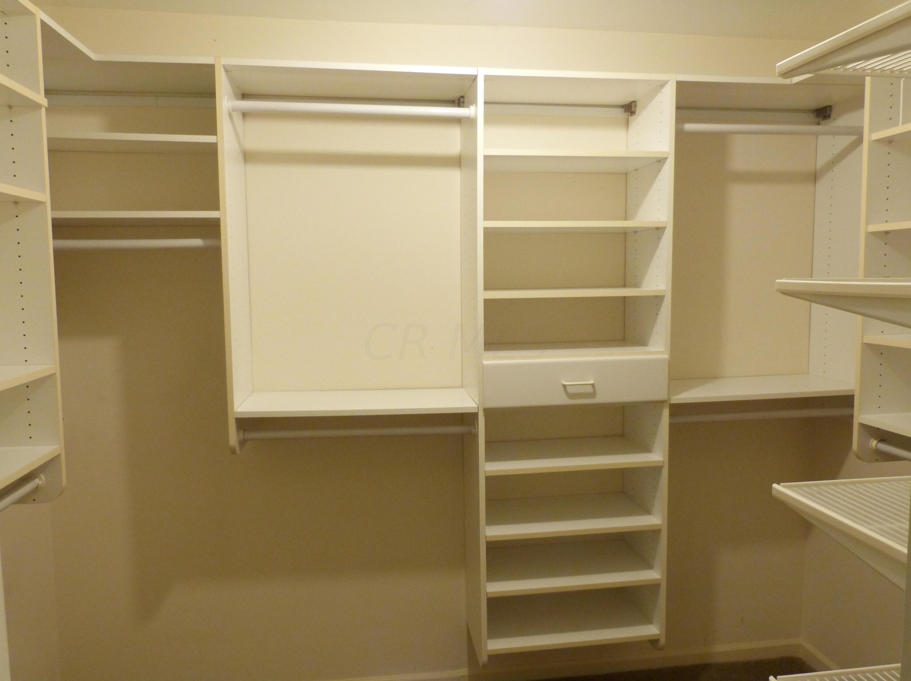 3522 La Rochelle Dr, Columbus OH 43221-1536 exterior