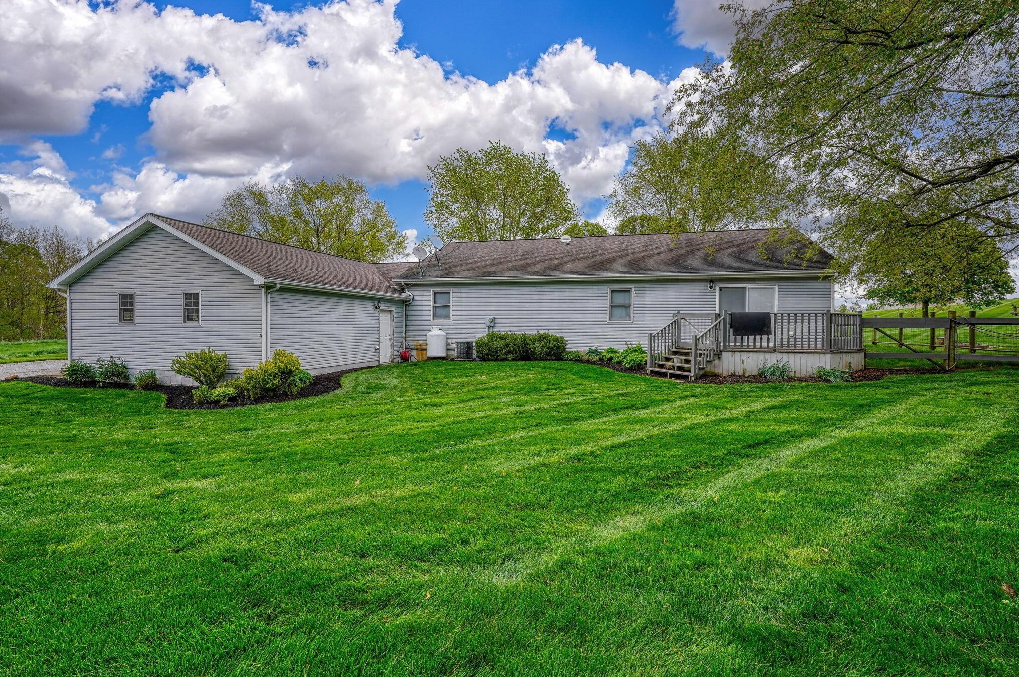 14951 Plazier Rd, Ashville OH  43103-9439 exterior