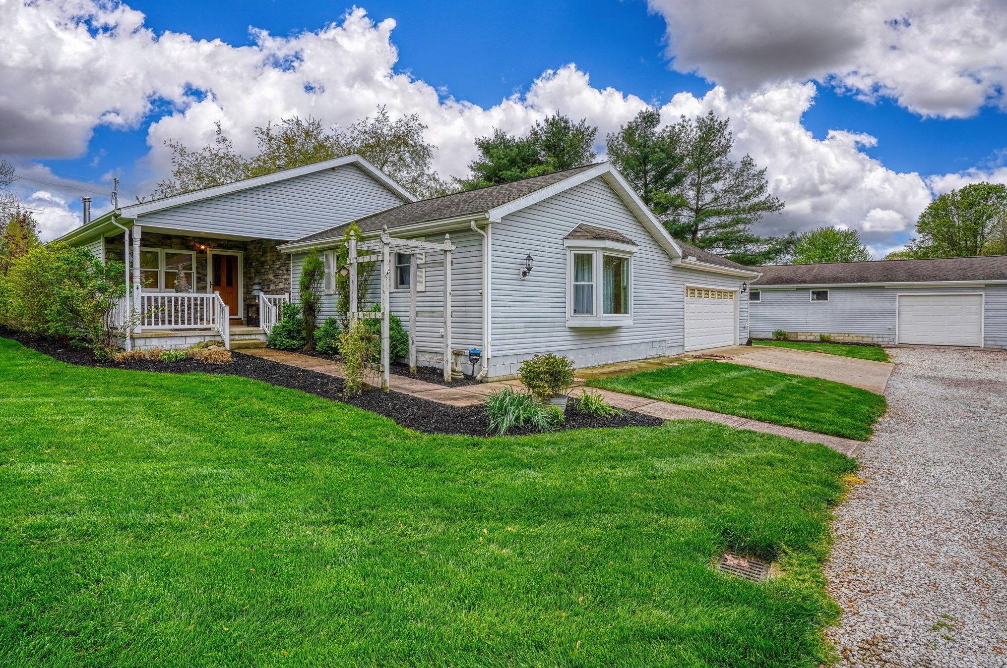 14951 Plazier Rd, Ashville OH  43103-9439 exterior