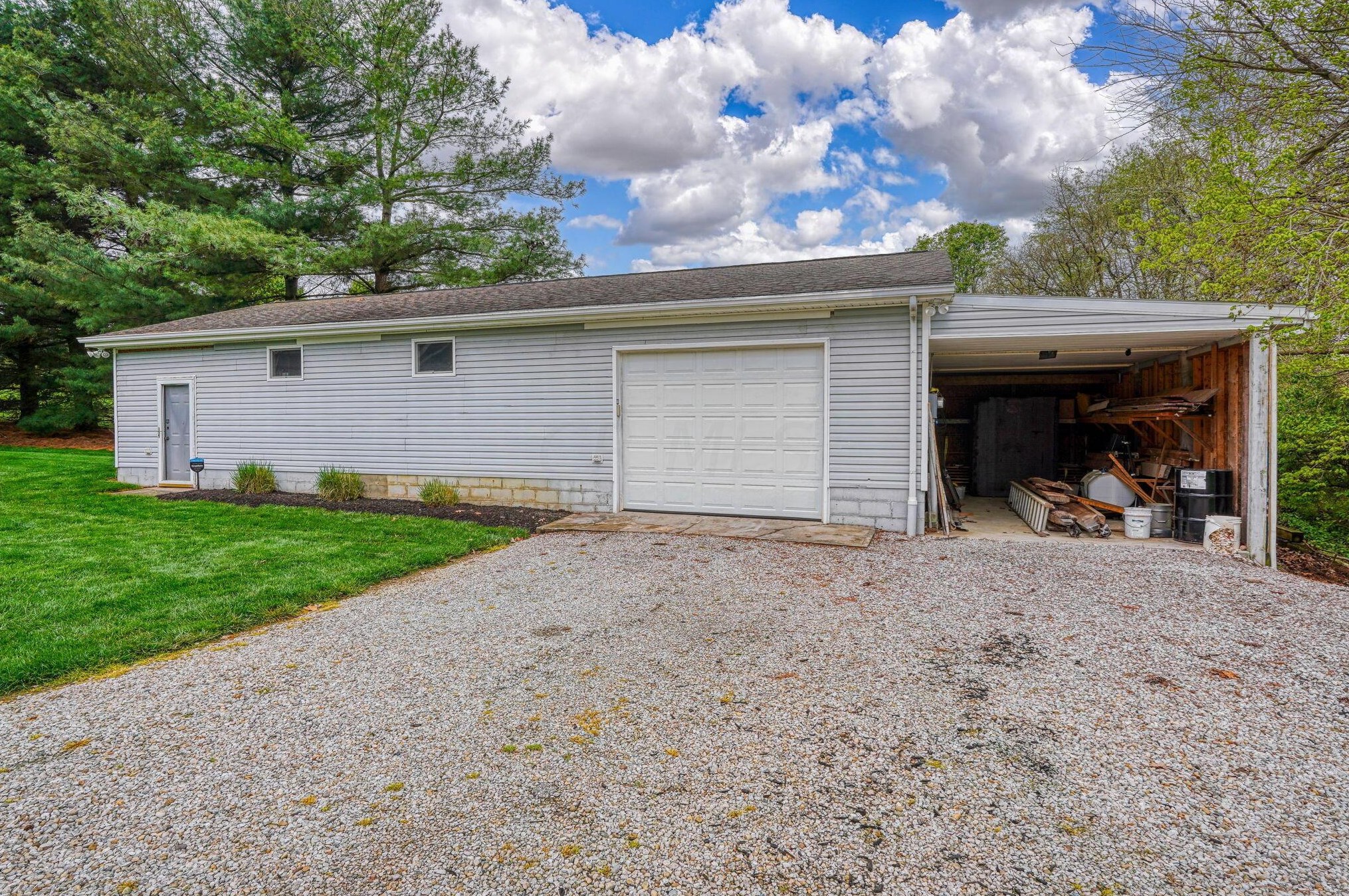 14951 Plazier Rd, Ashville OH  43103-9439 exterior