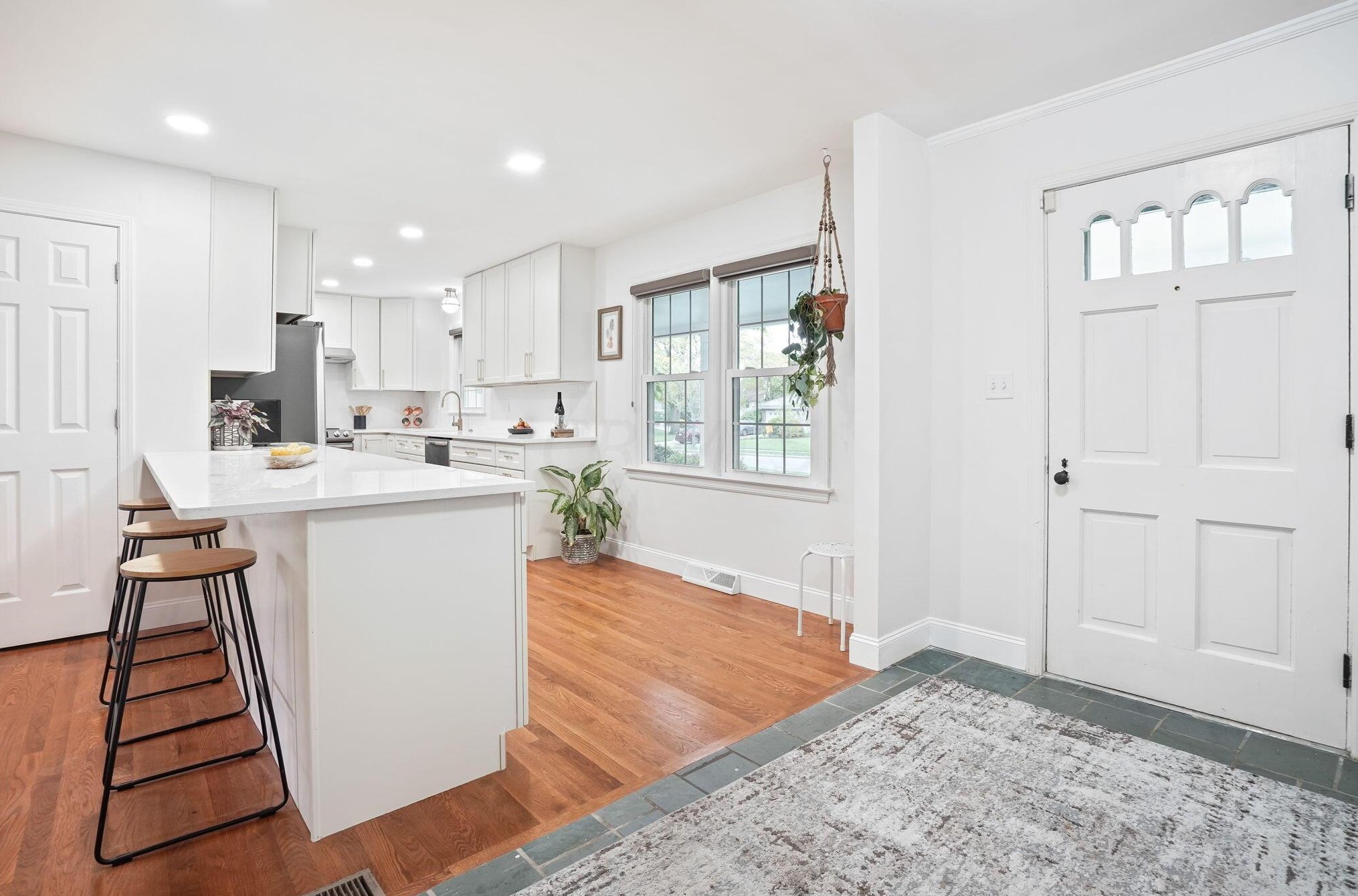 3915 Mountview Rd, Columbus, OH 43220-4805