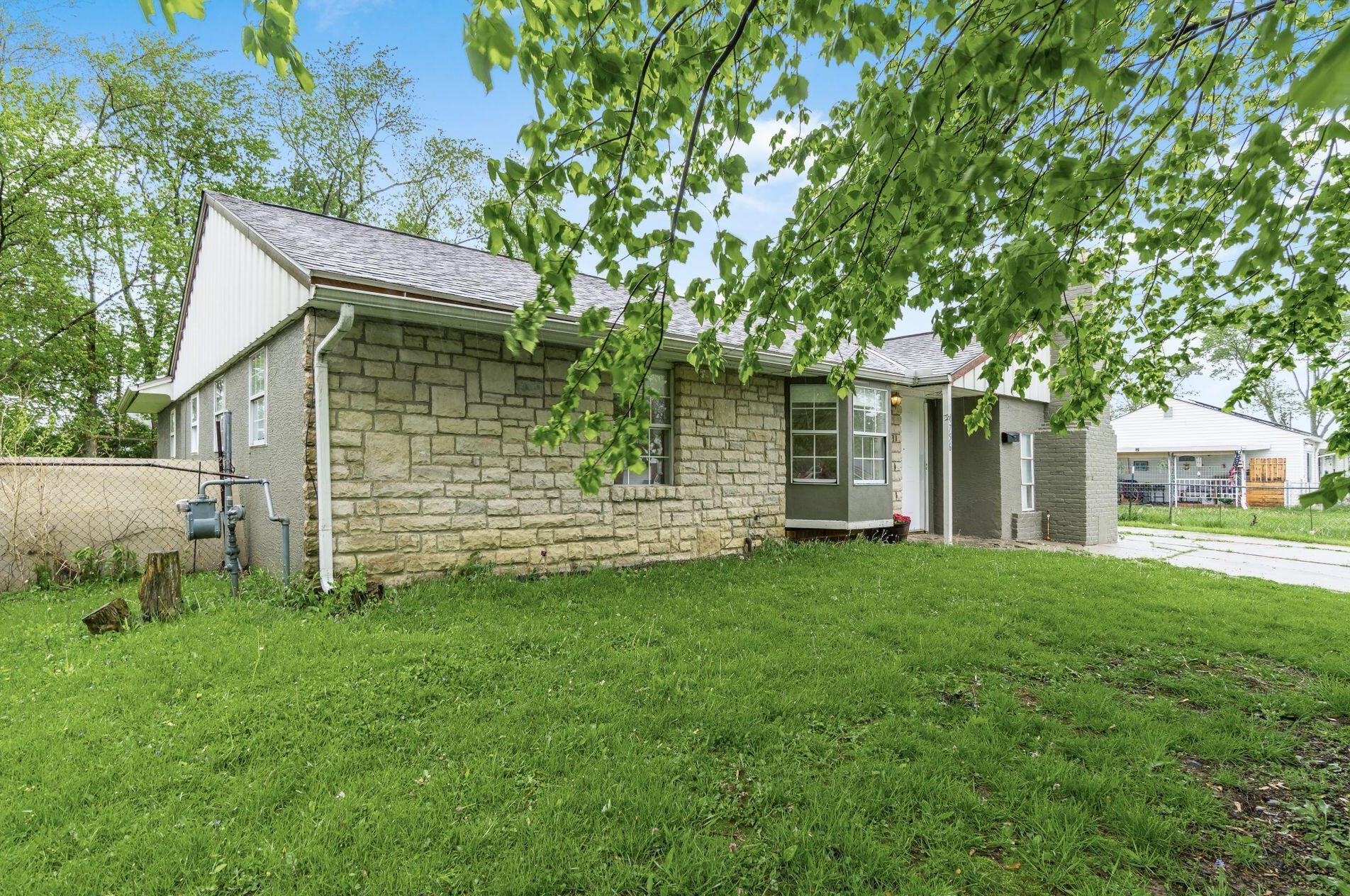 4756 Stiles Ave, Columbus, OH 43228-1904