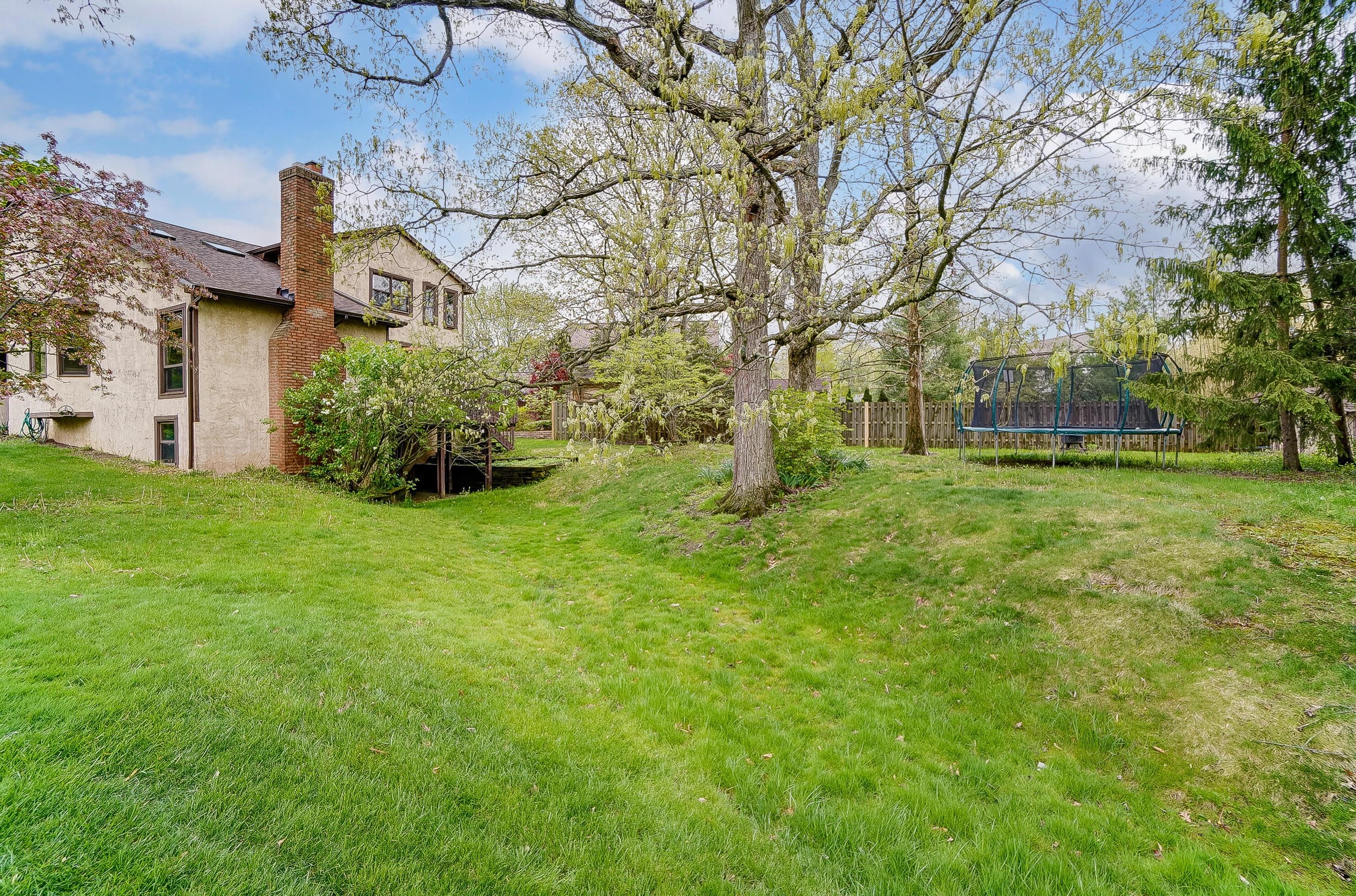 5351 Fortress Trl, Columbus OH  43230-1545 exterior